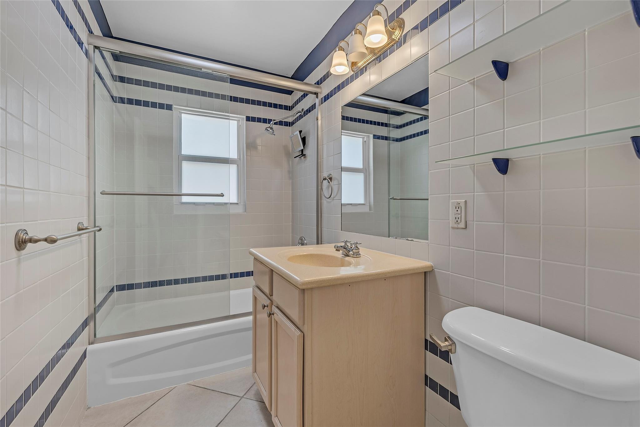 1121-1123 NE 17th Ter