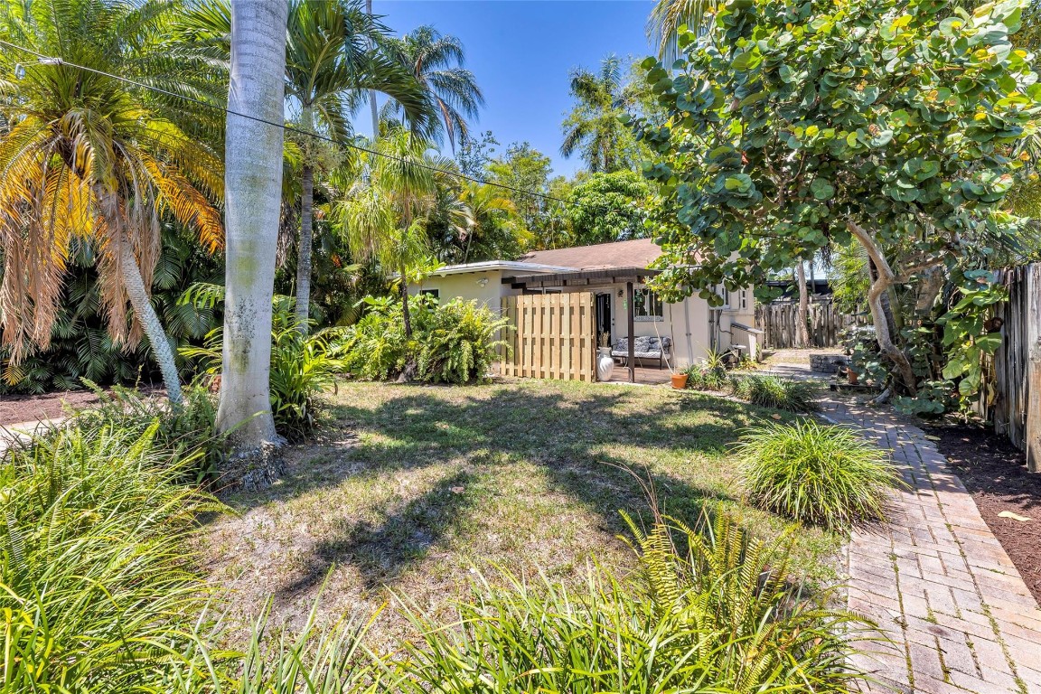 1121-1123 NE 17th Ter