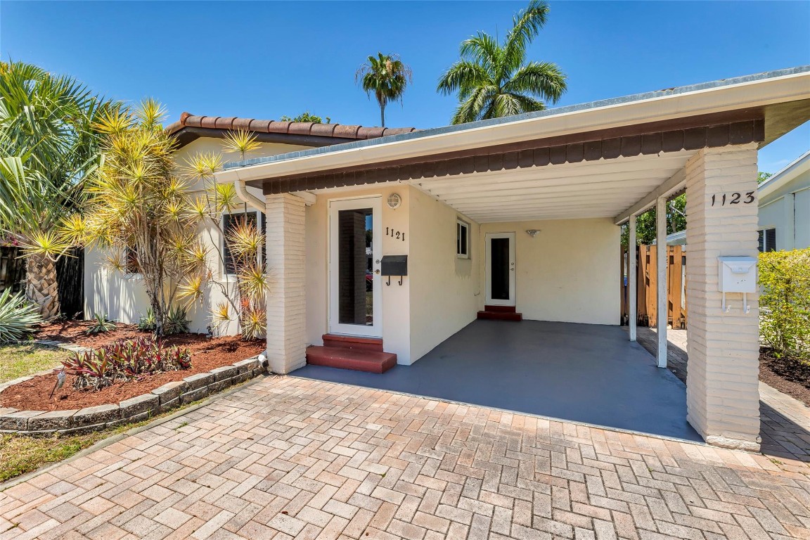 1121-1123 NE 17th Ter