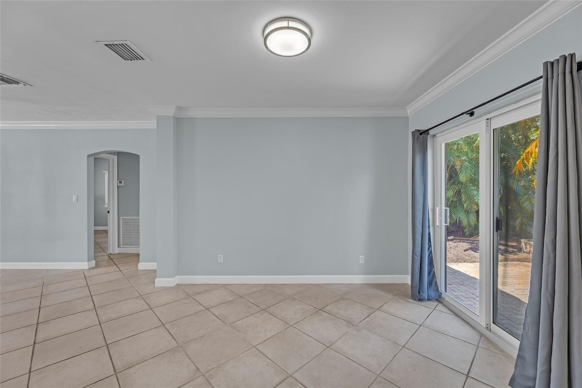 1121-1123 NE 17th Ter