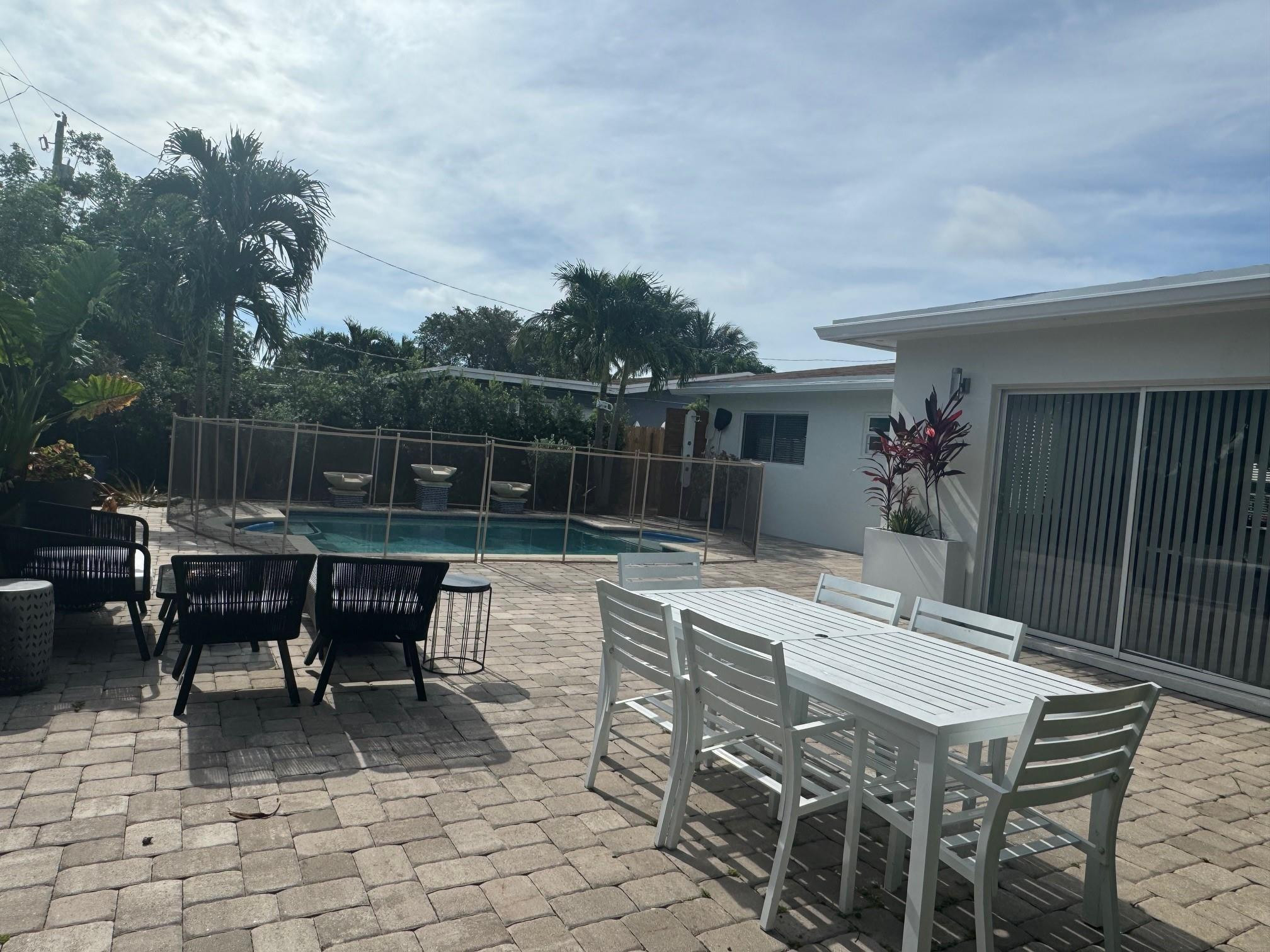 241 NE 48th Ct