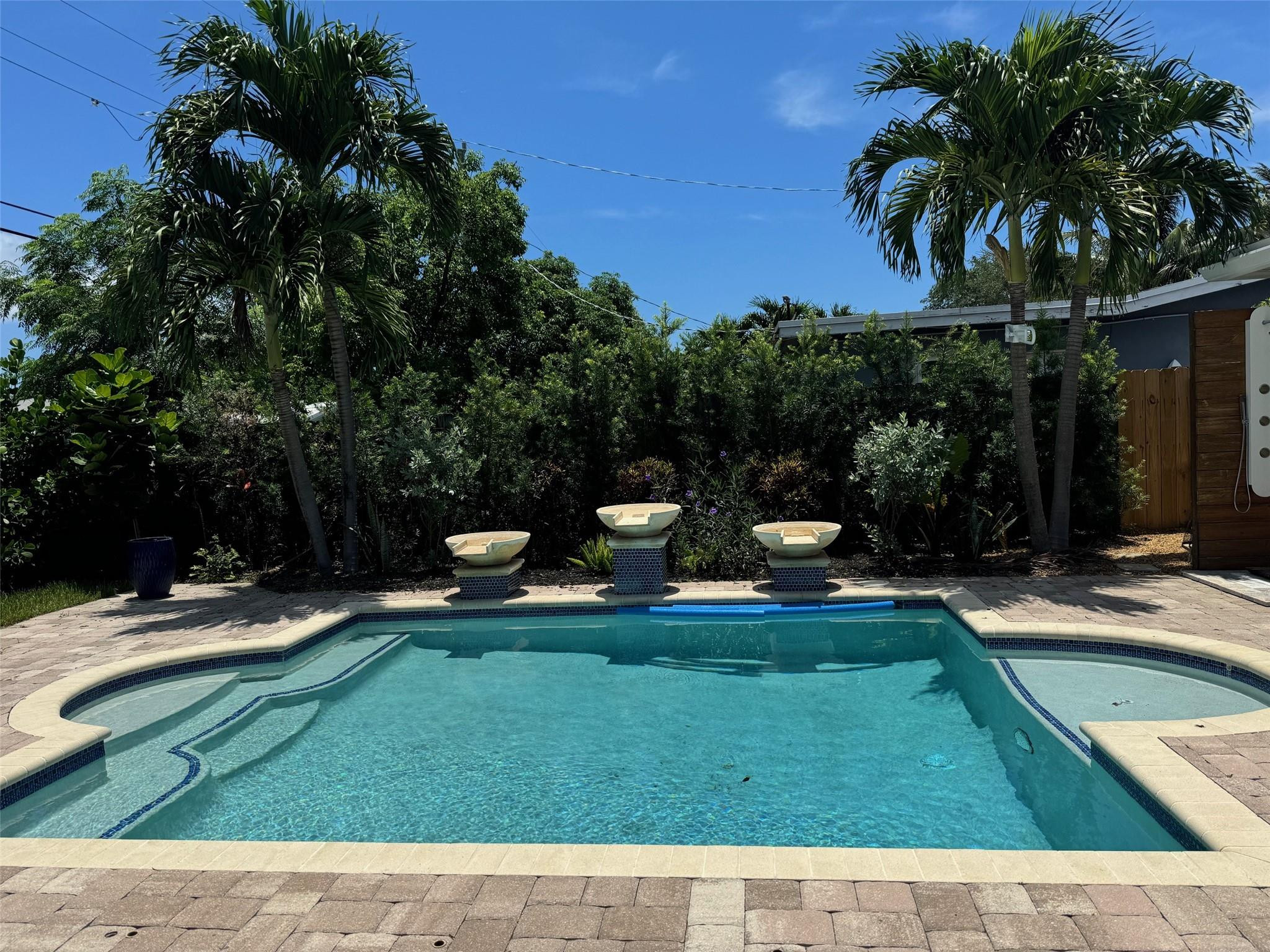 241 NE 48th Ct