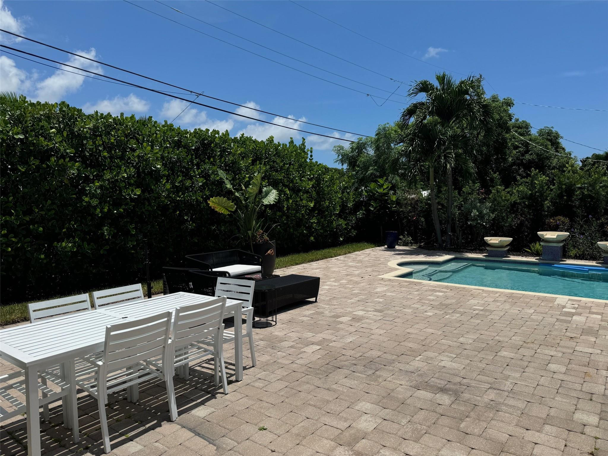 241 NE 48th Ct