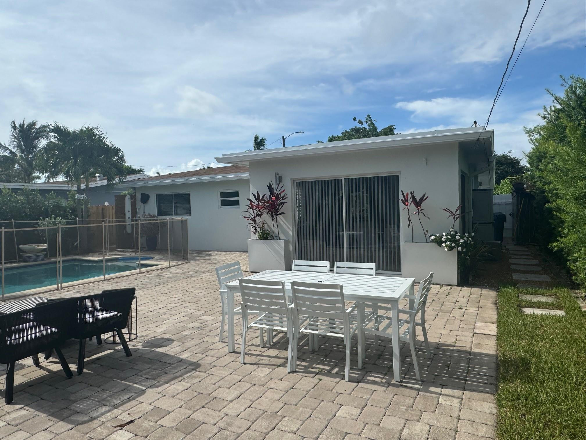241 NE 48th Ct