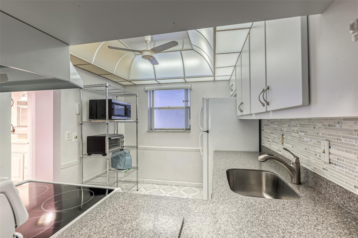 3180 Holiday Springs Blvd 5-207