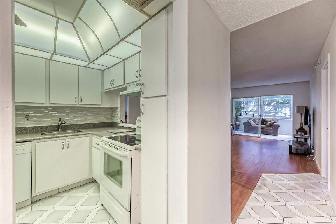 3180 Holiday Springs Blvd 5-207