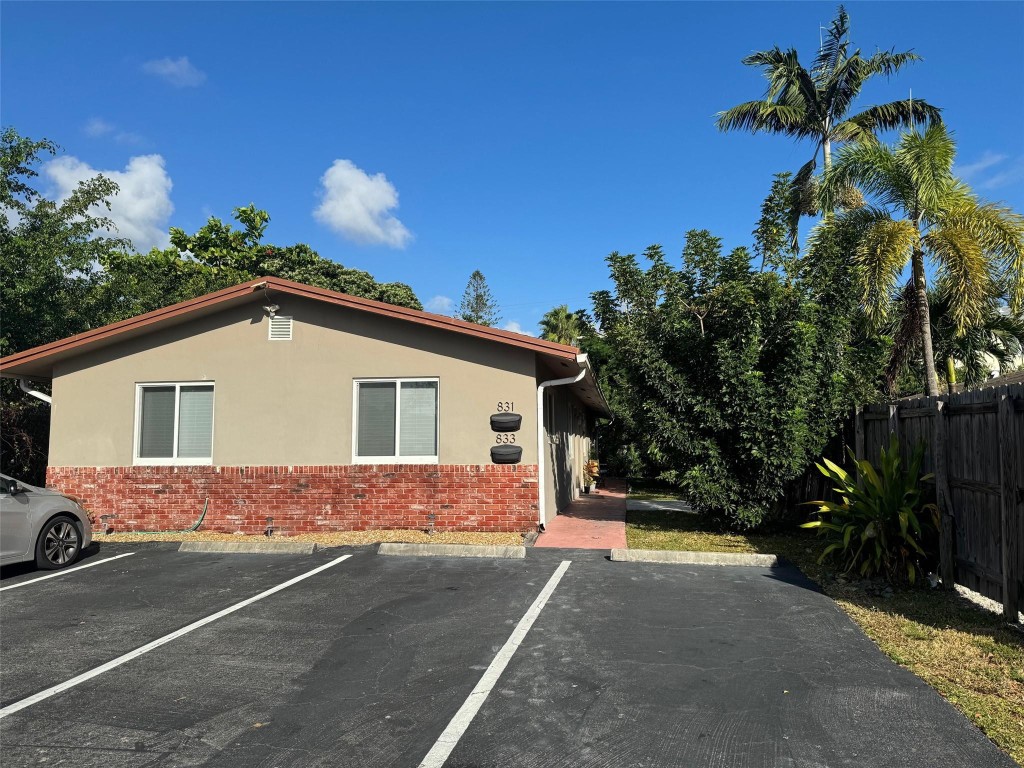 831 NE 22nd Dr