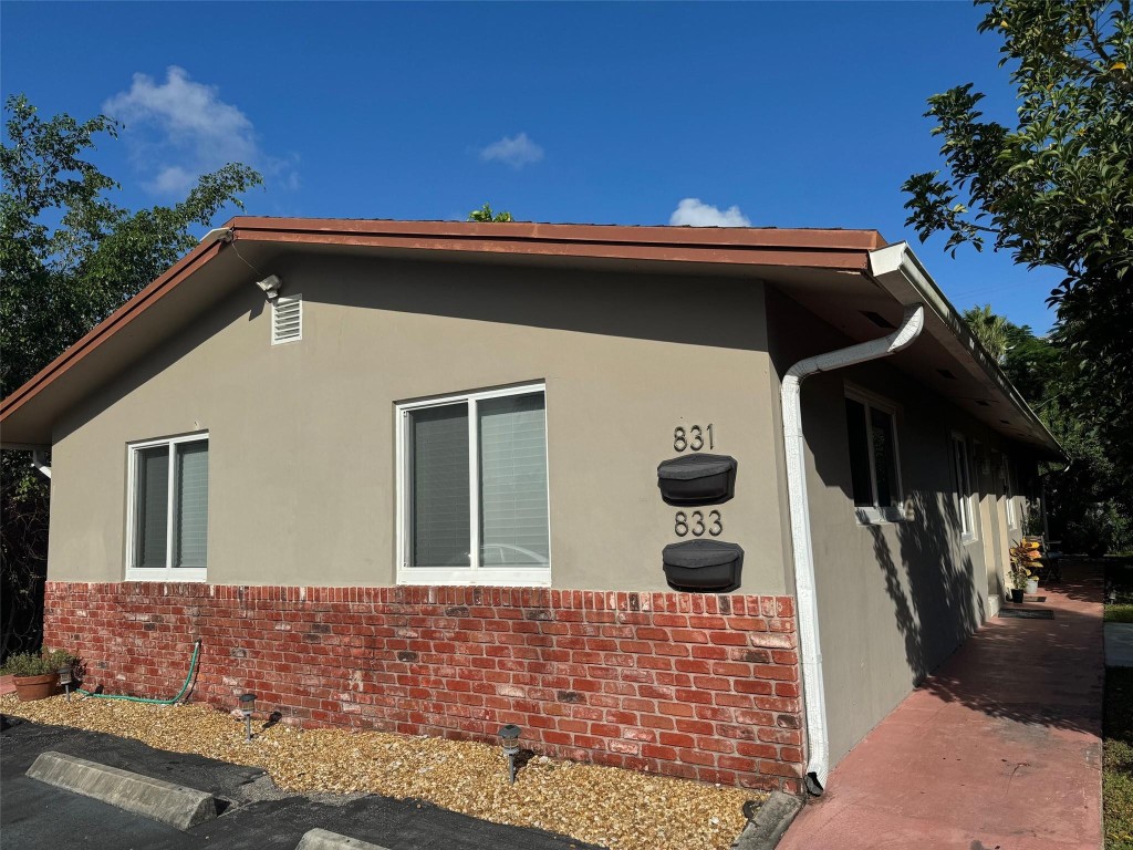 831 NE 22nd Dr