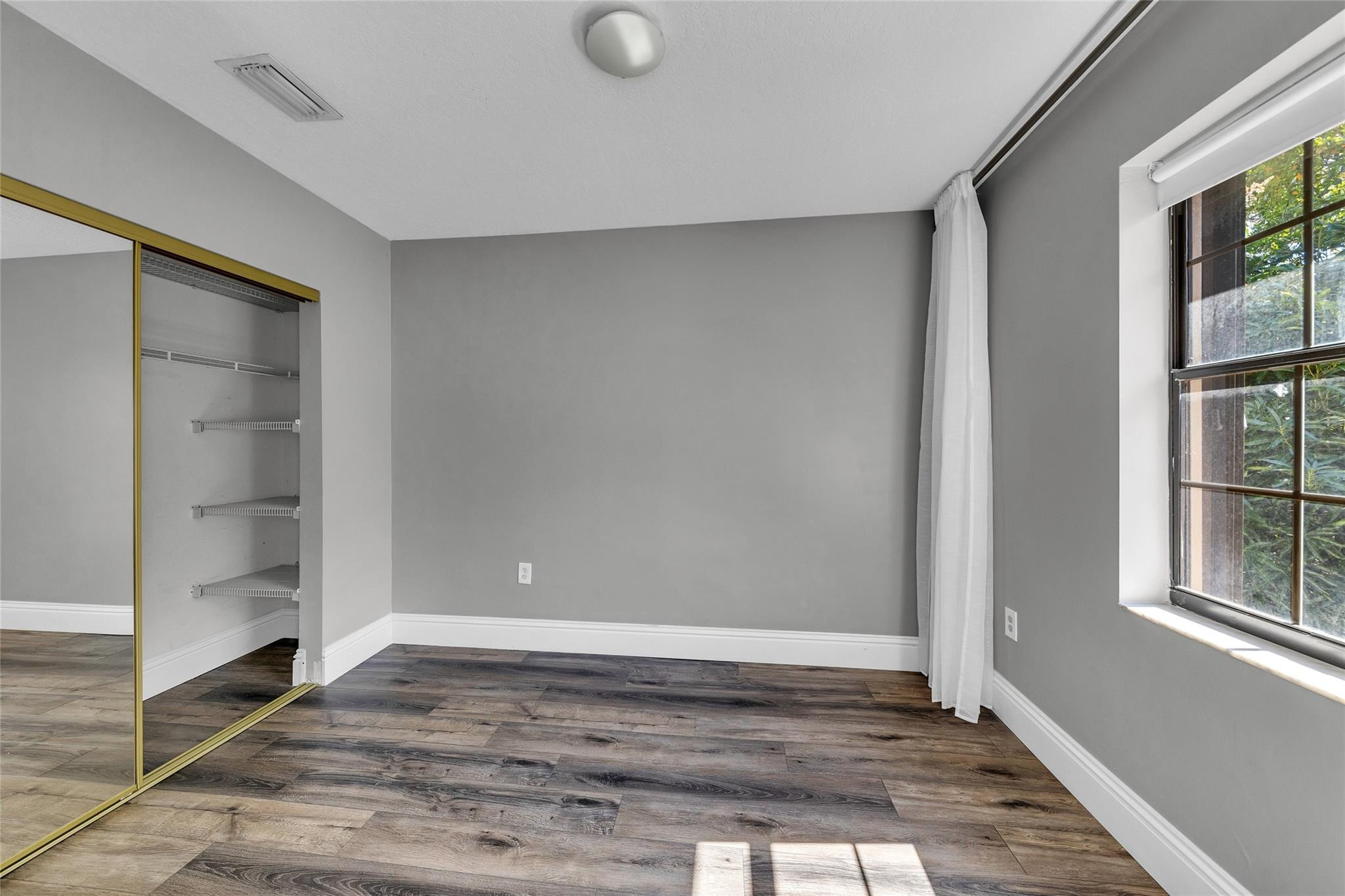 387 City View Dr 0