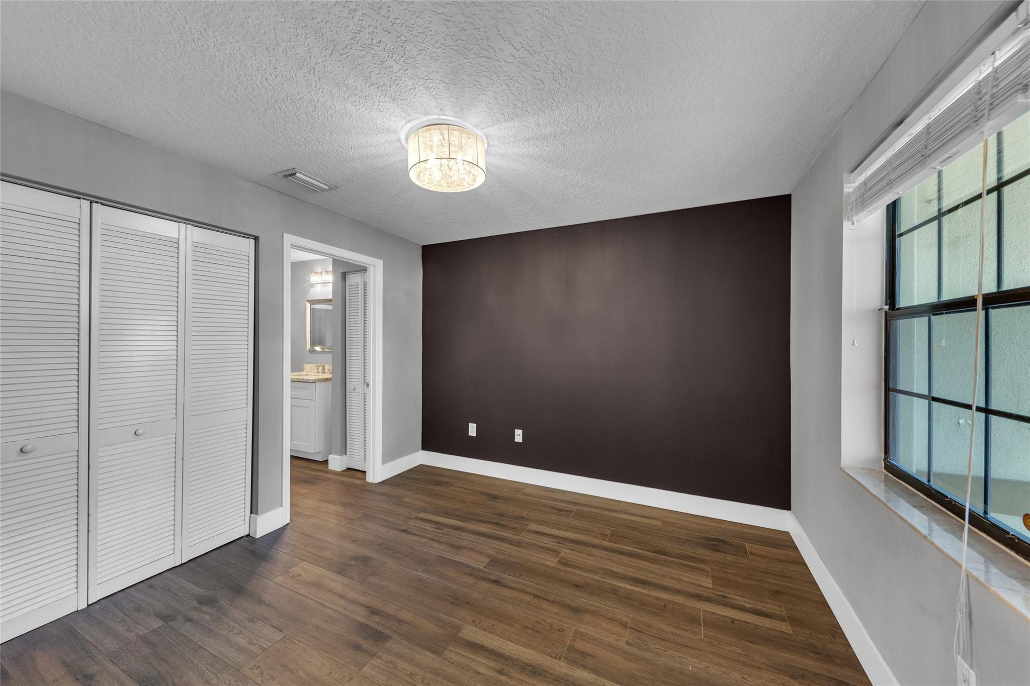 387 City View Dr 0