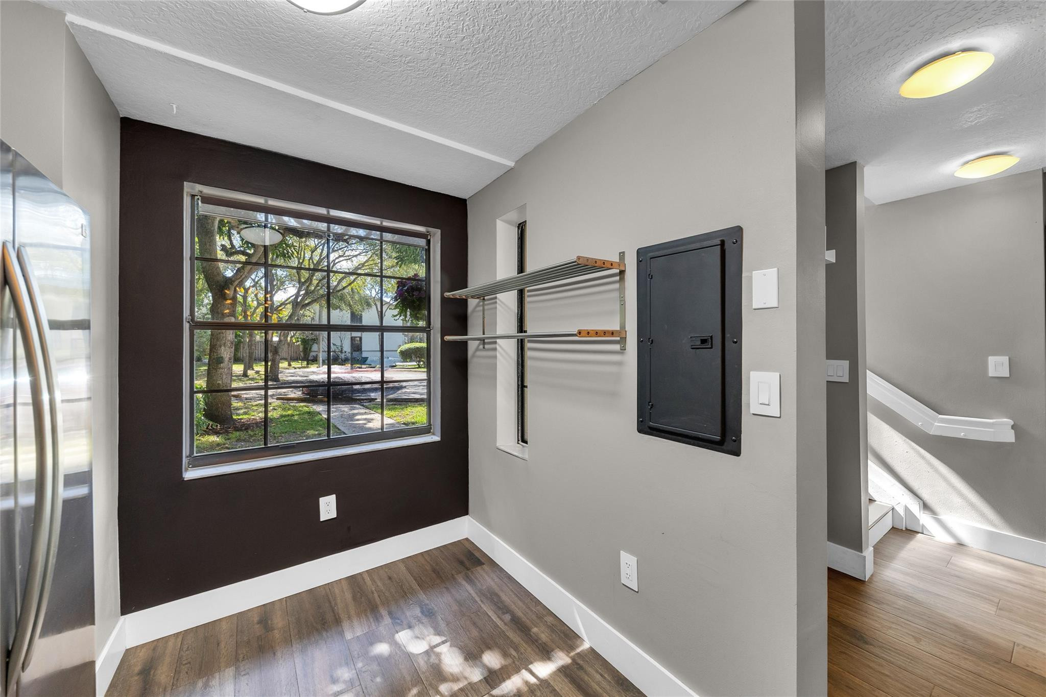387 City View Dr 0