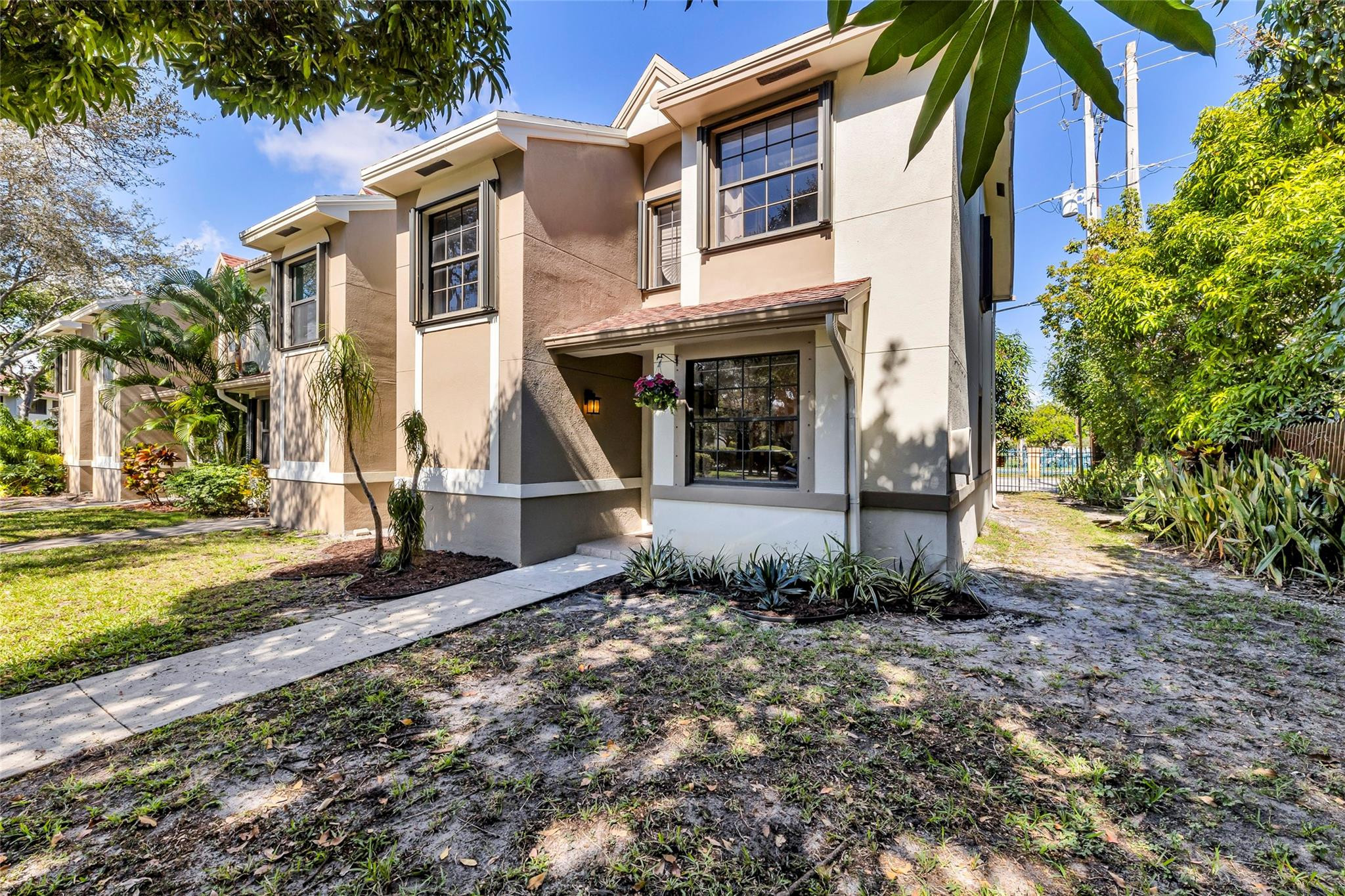 387 City View Dr 0
