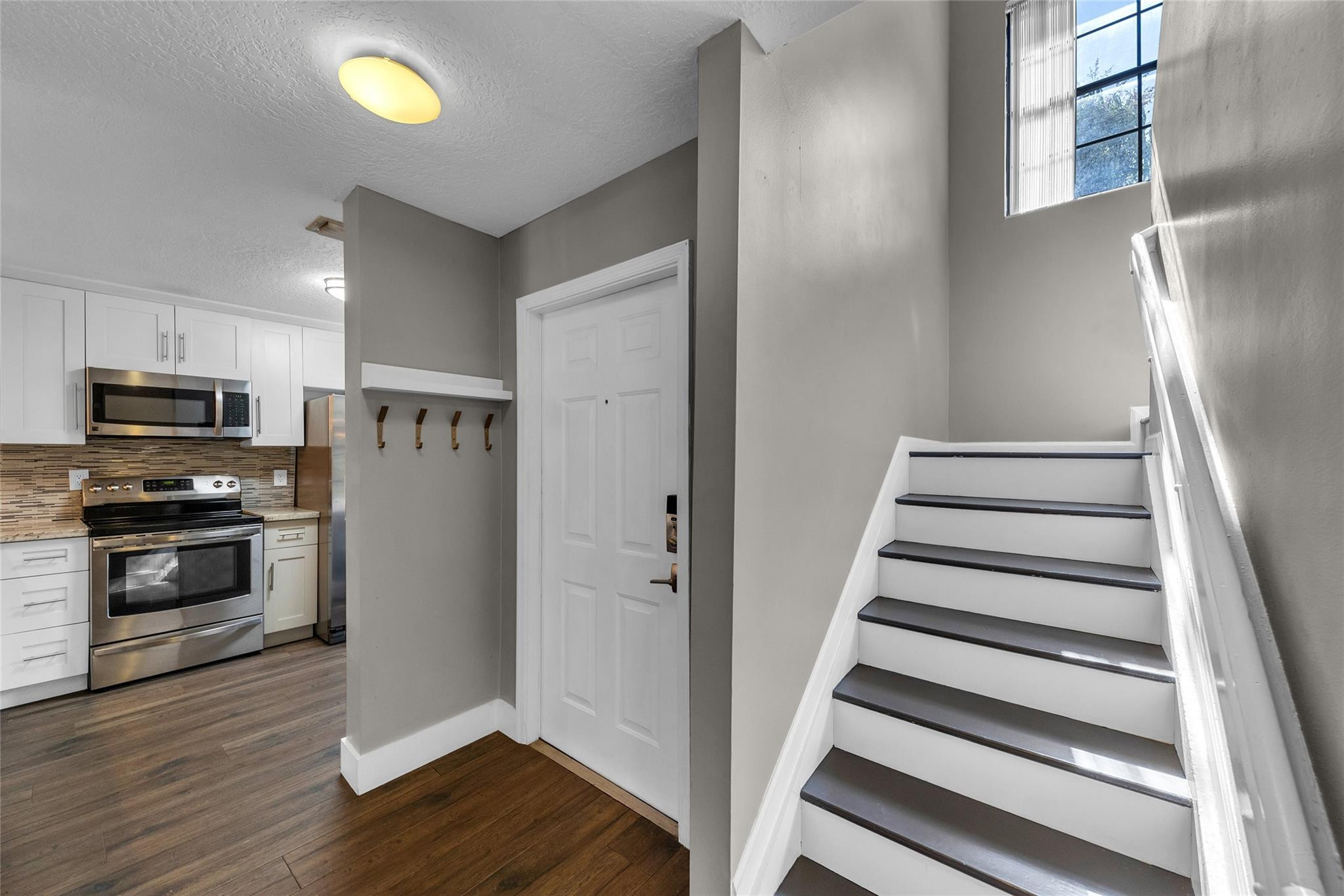 387 City View Dr 0
