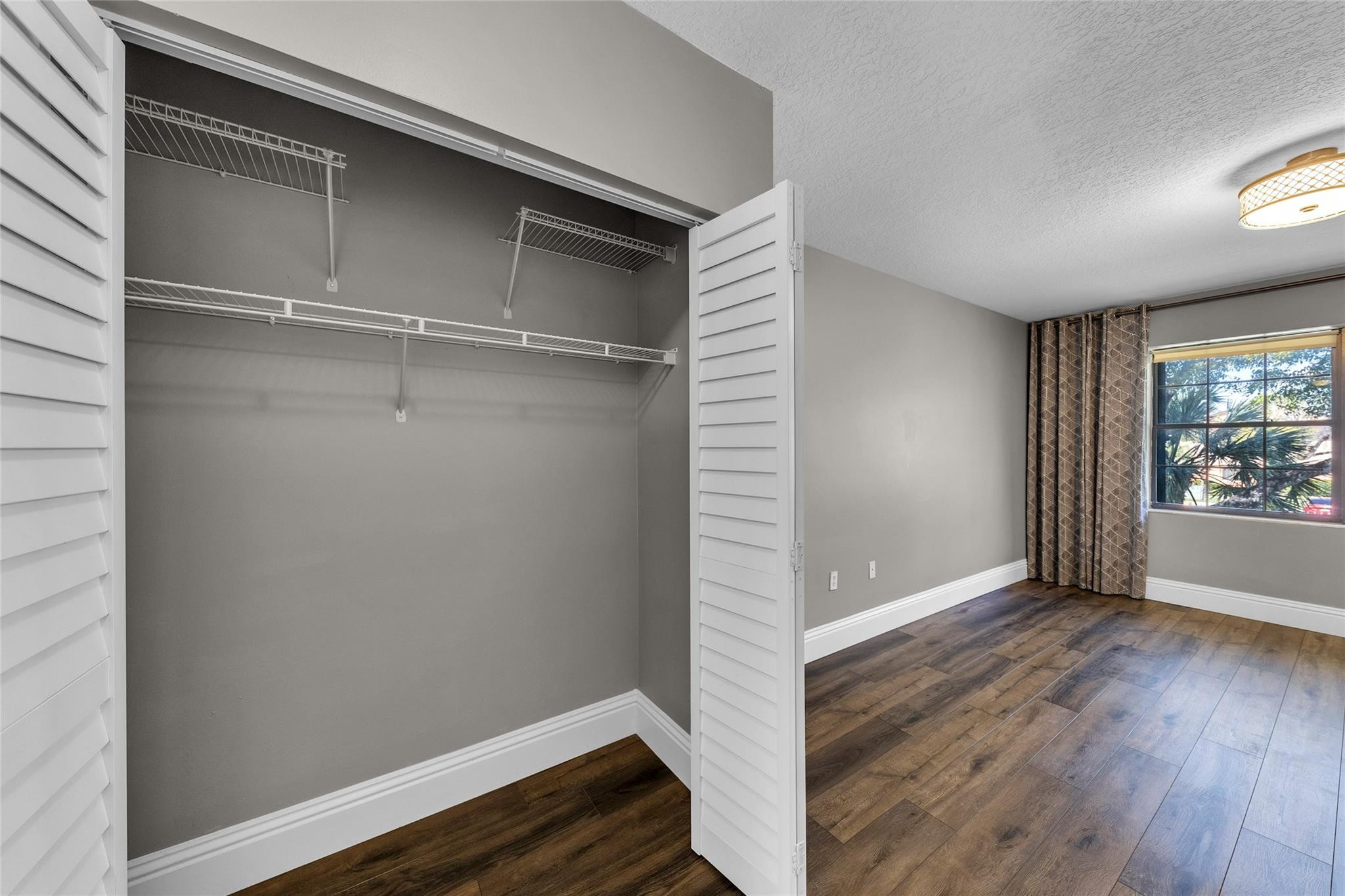 387 City View Dr 0