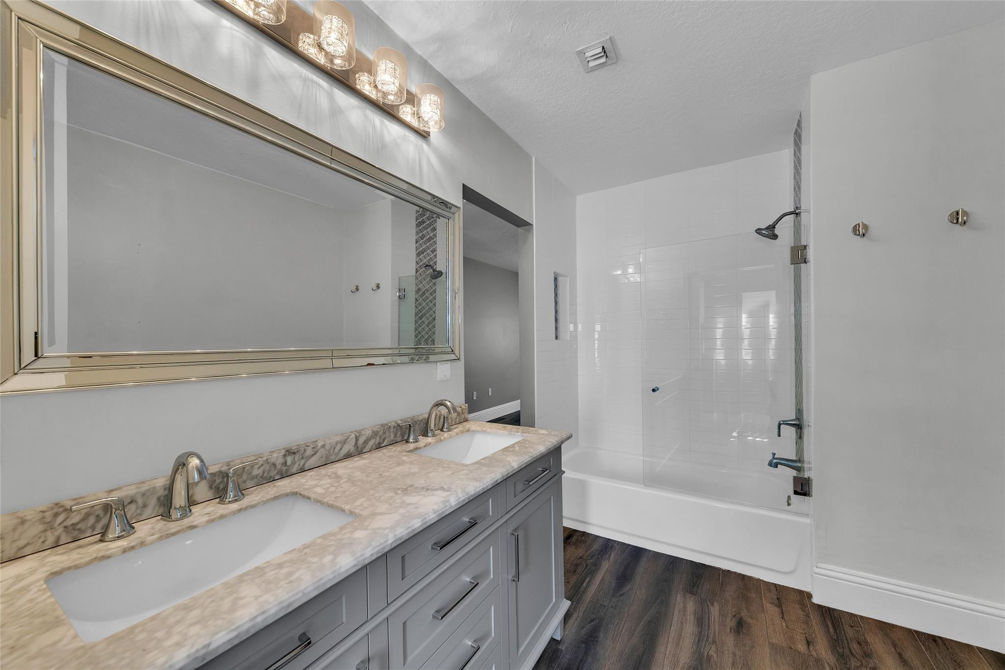 387 City View Dr 0
