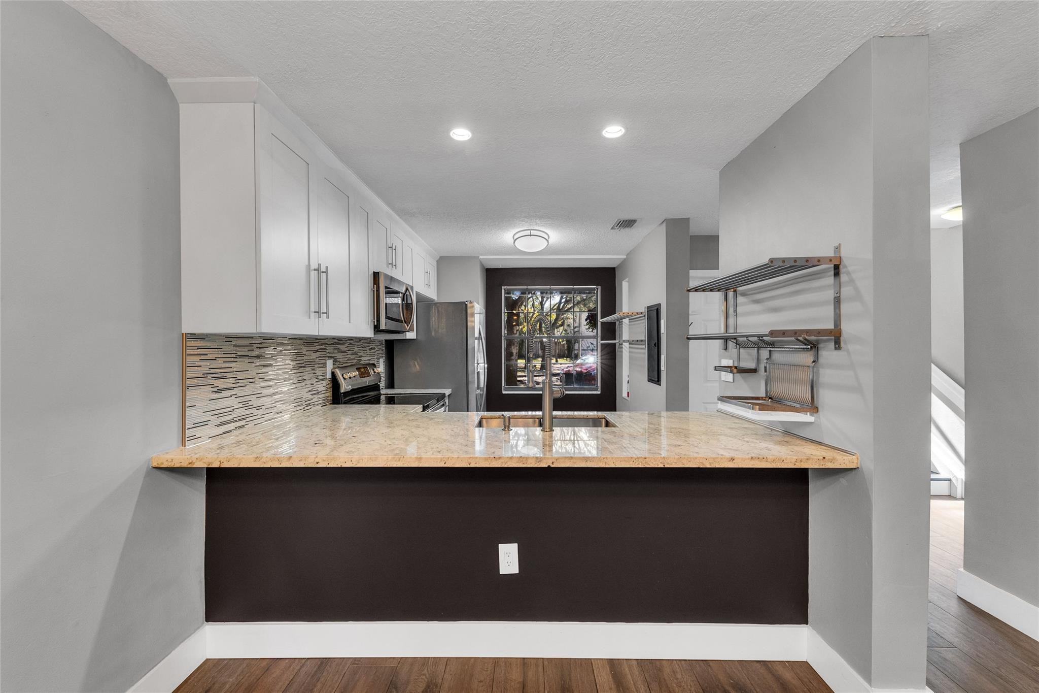 387 City View Dr 0