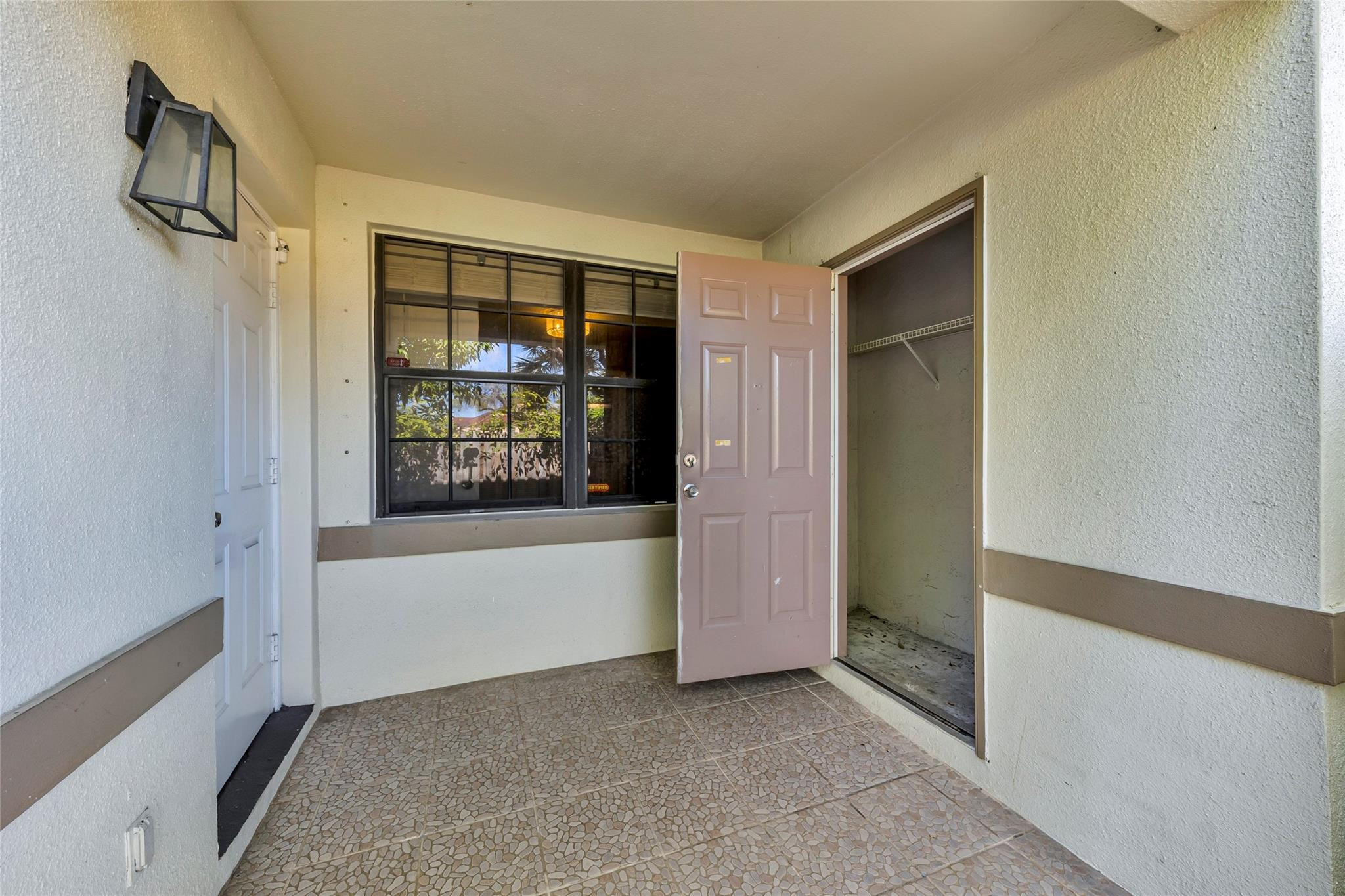 387 City View Dr 0