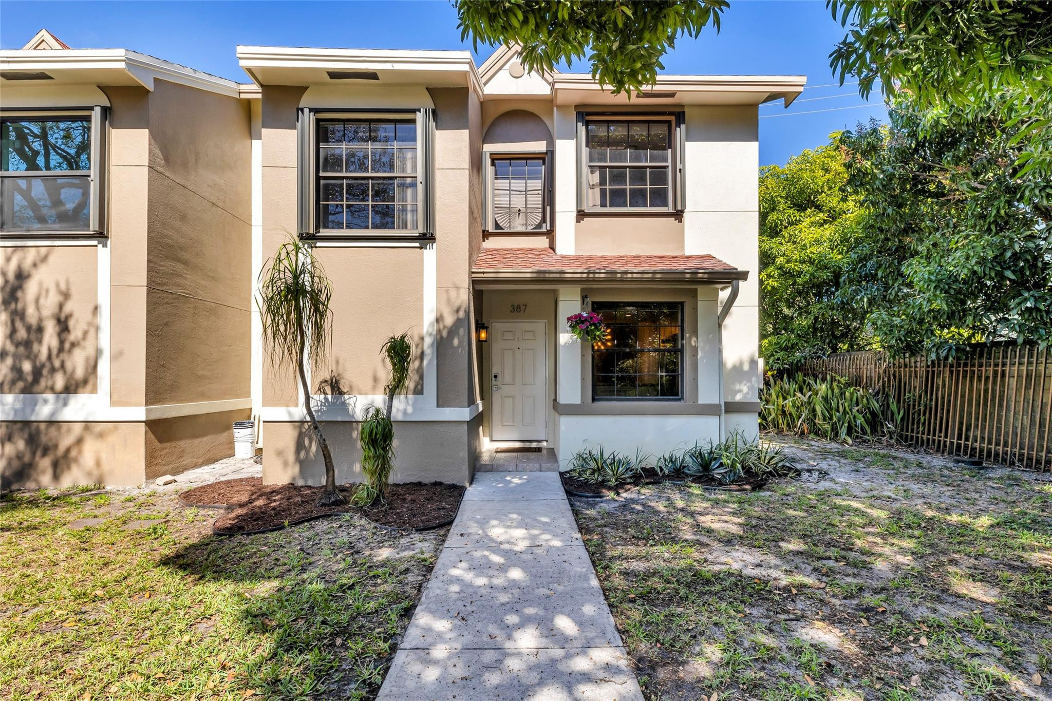 387 City View Dr 0