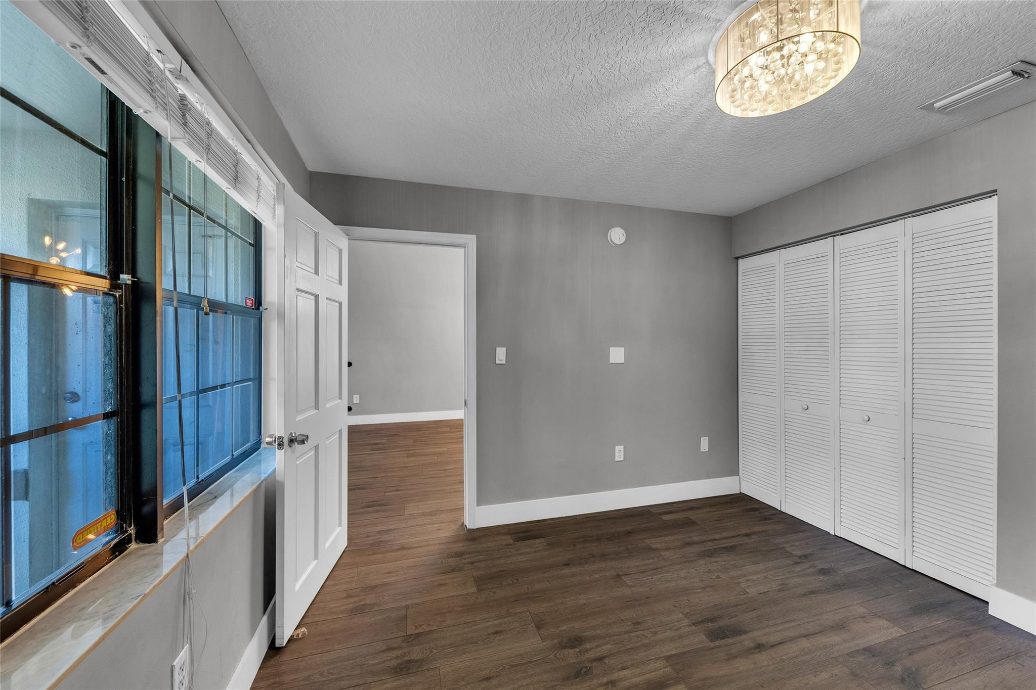 387 City View Dr 0