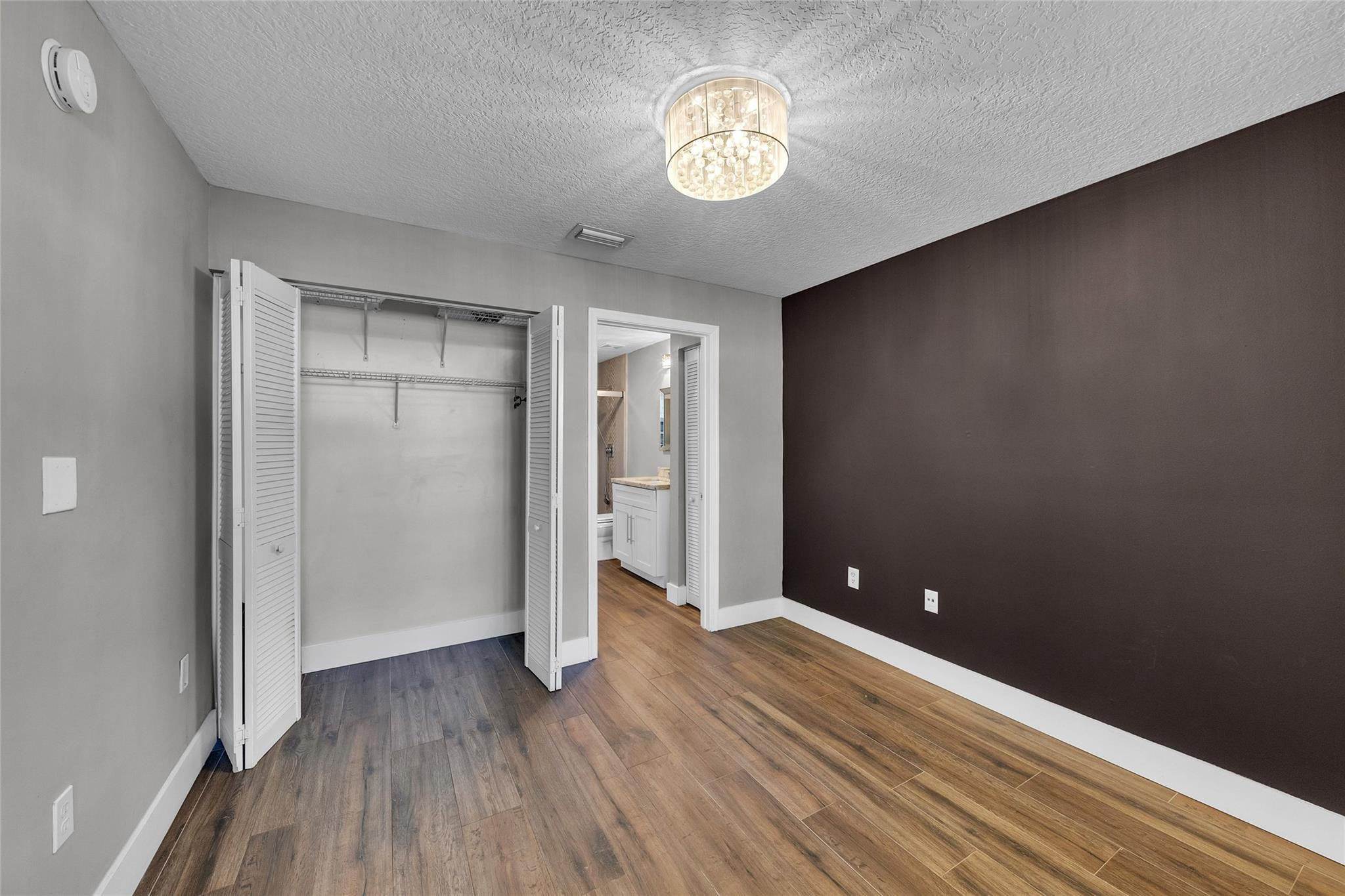 387 City View Dr 0