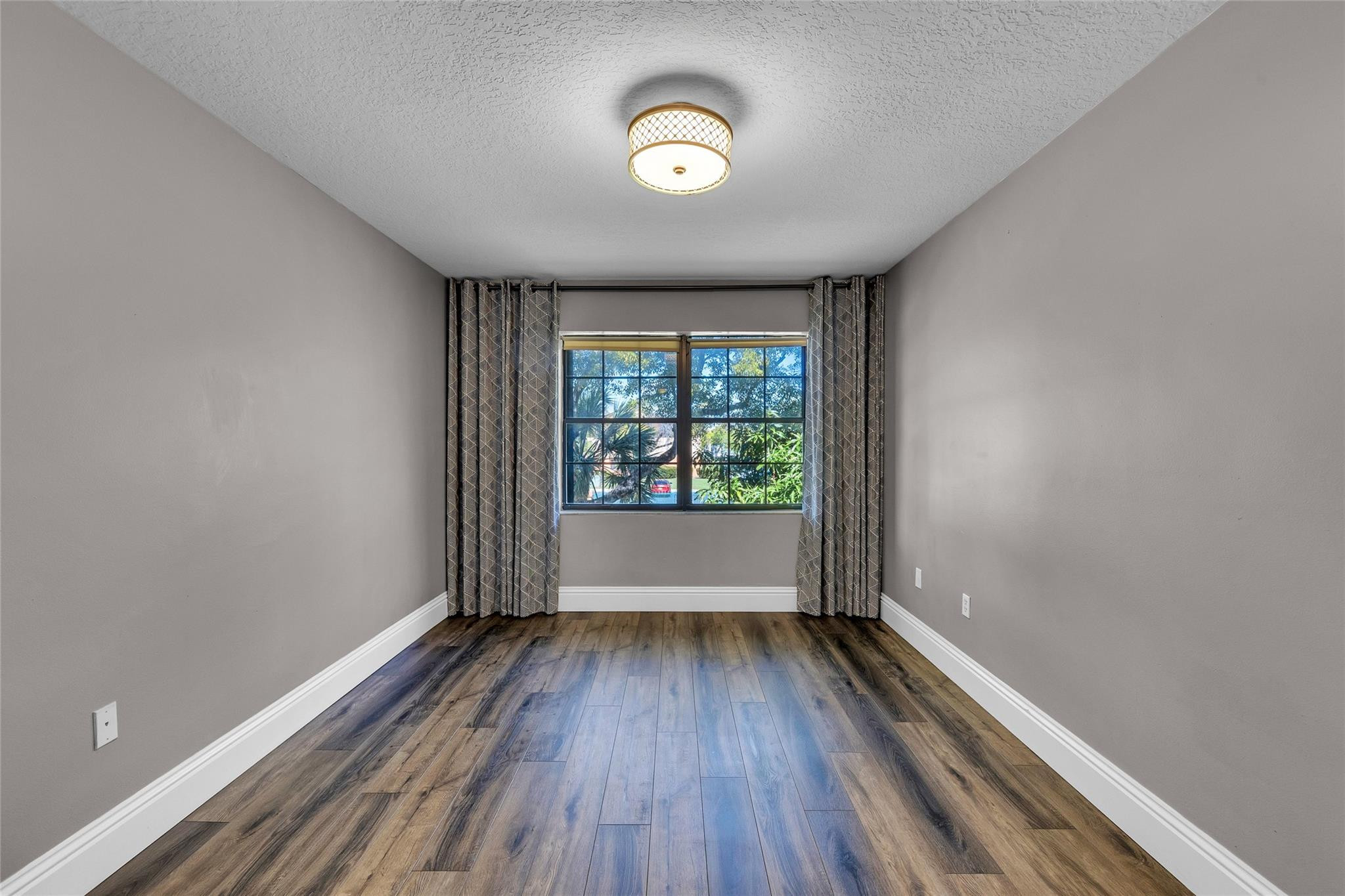 387 City View Dr 0