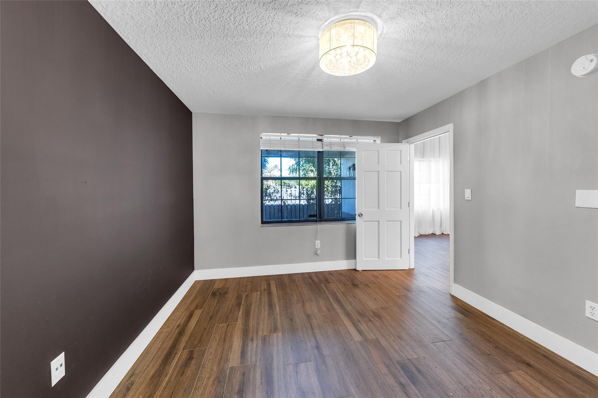 387 City View Dr 0