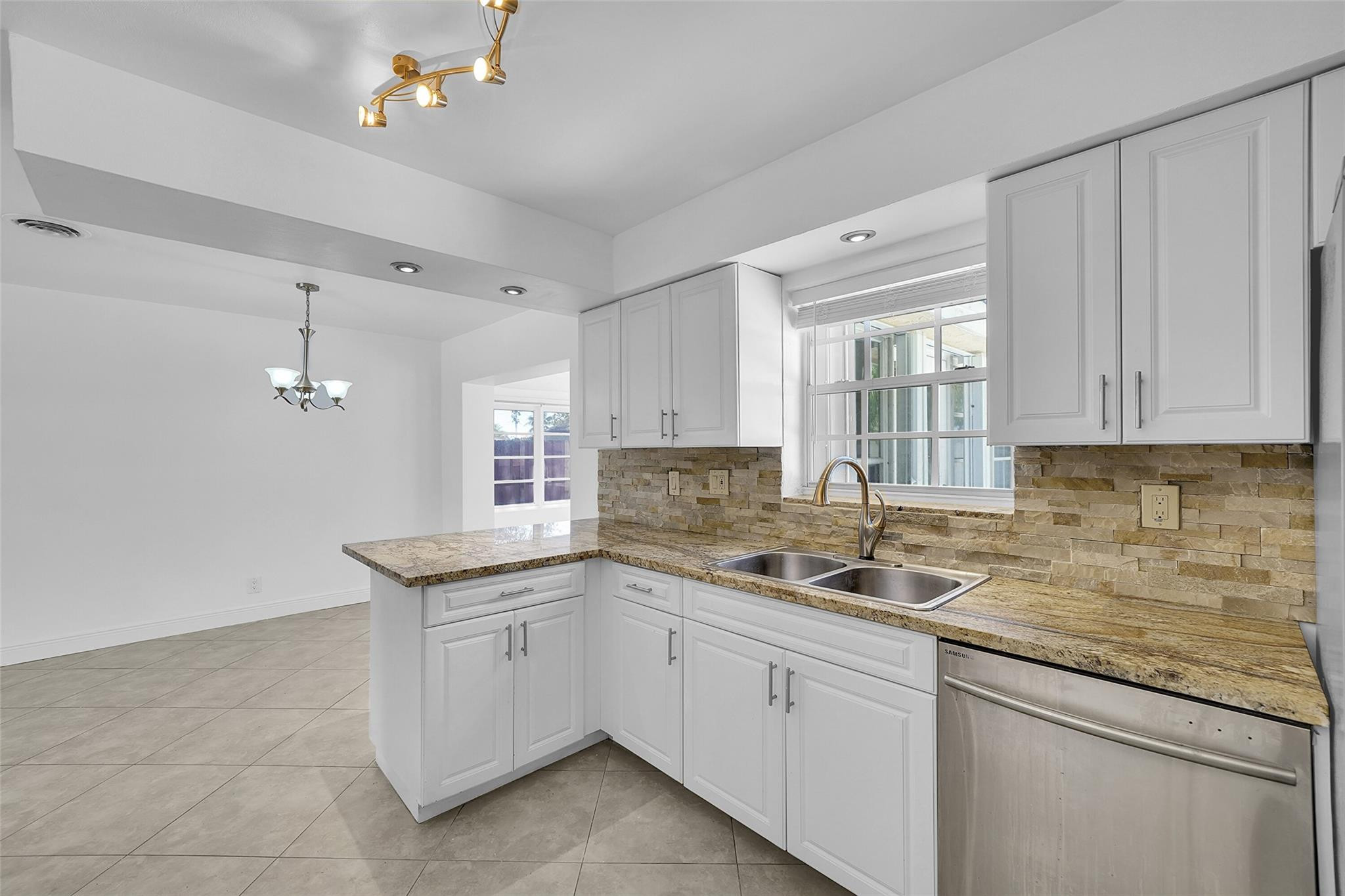 801 NW 65th Ter