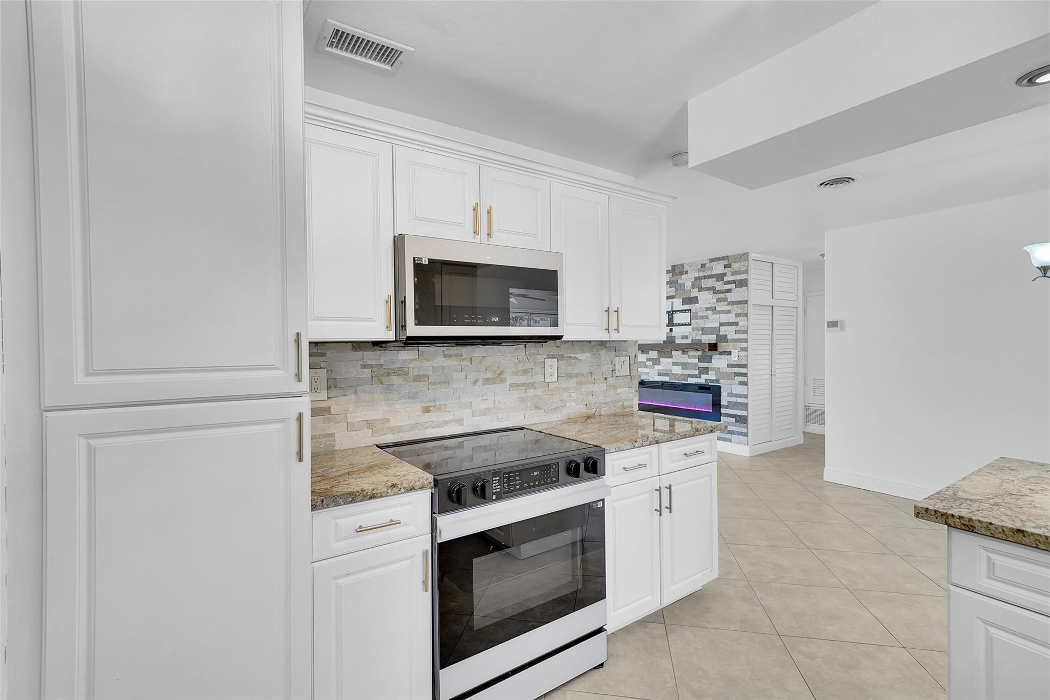 801 NW 65th Ter
