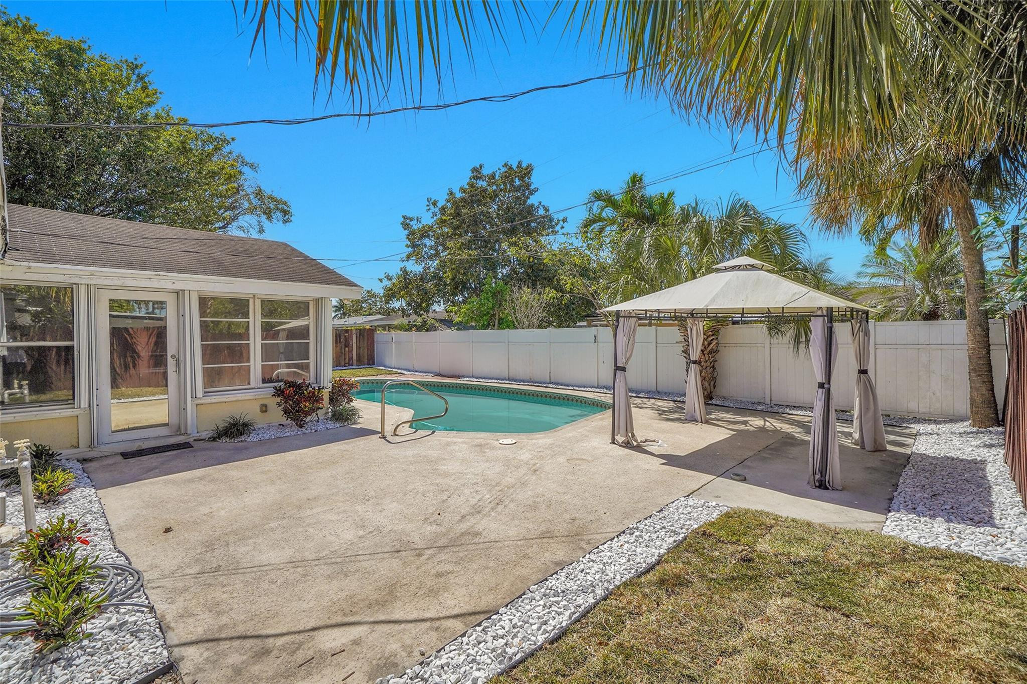 801 NW 65th Ter
