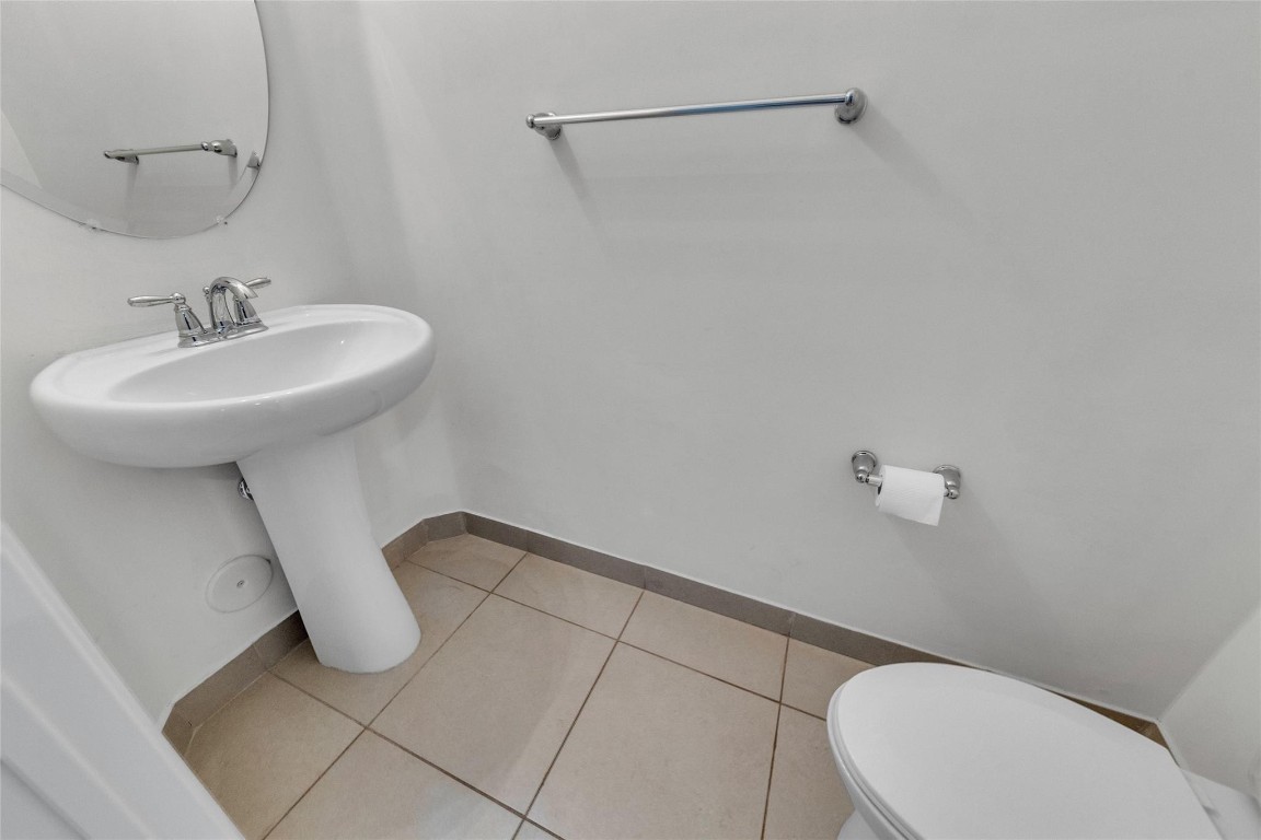 4234 N Dixie Hwy 122