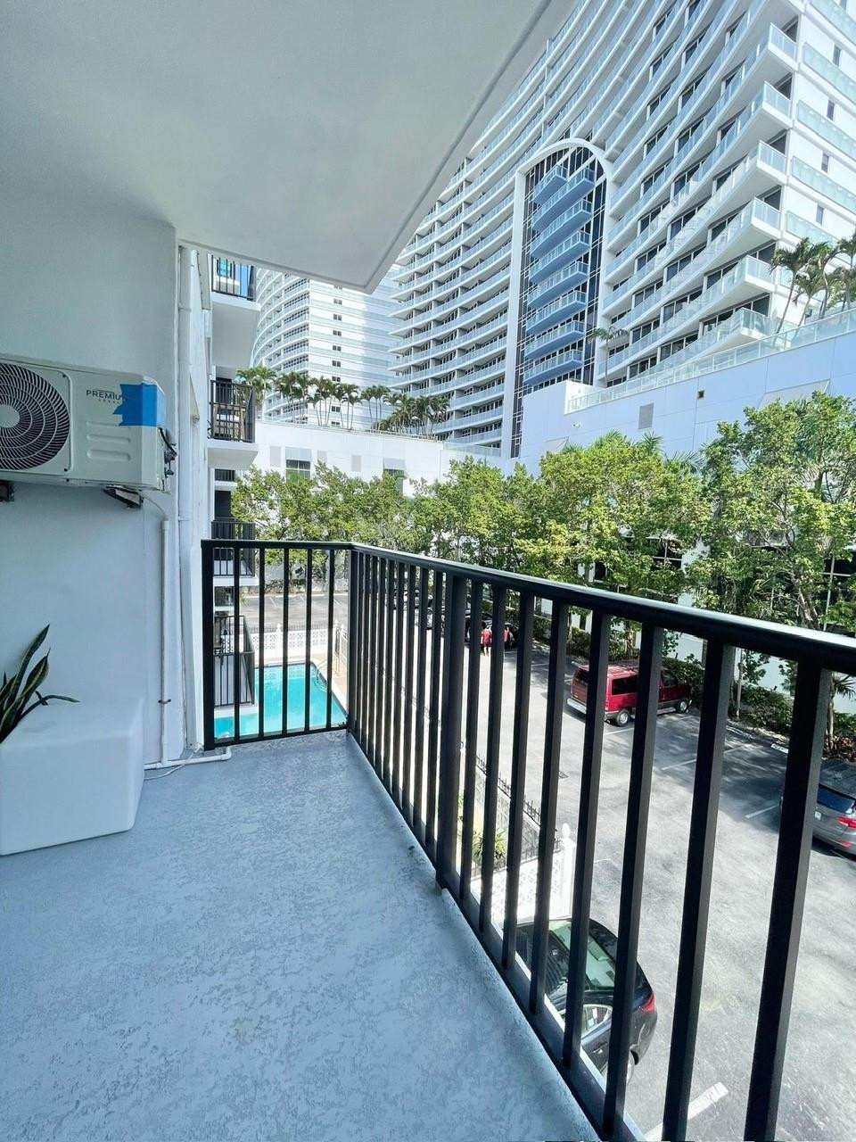 3000 Riomar St 307