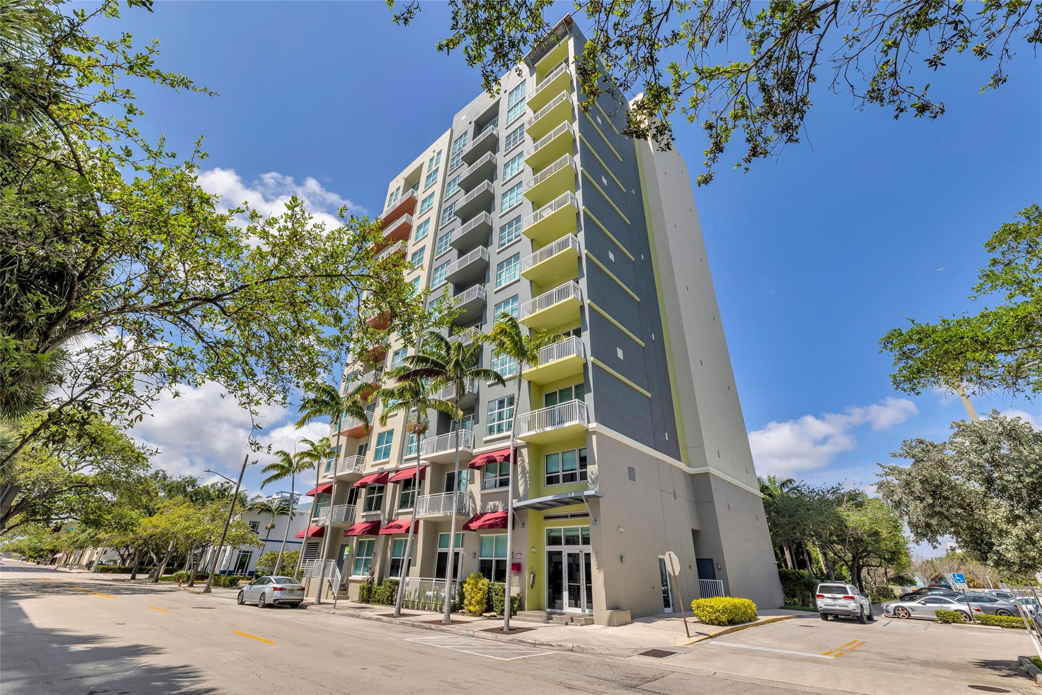 313 NE 2ND ST 703