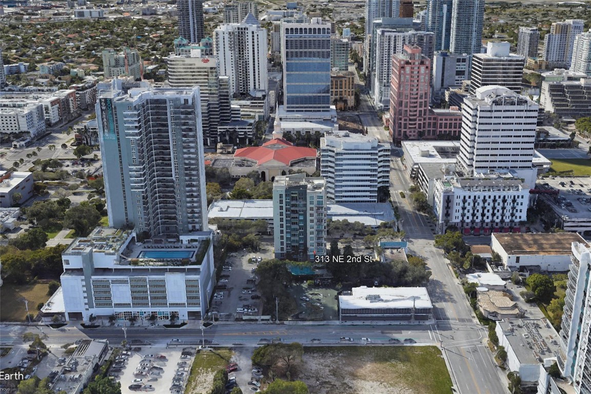 313 NE 2ND ST 703