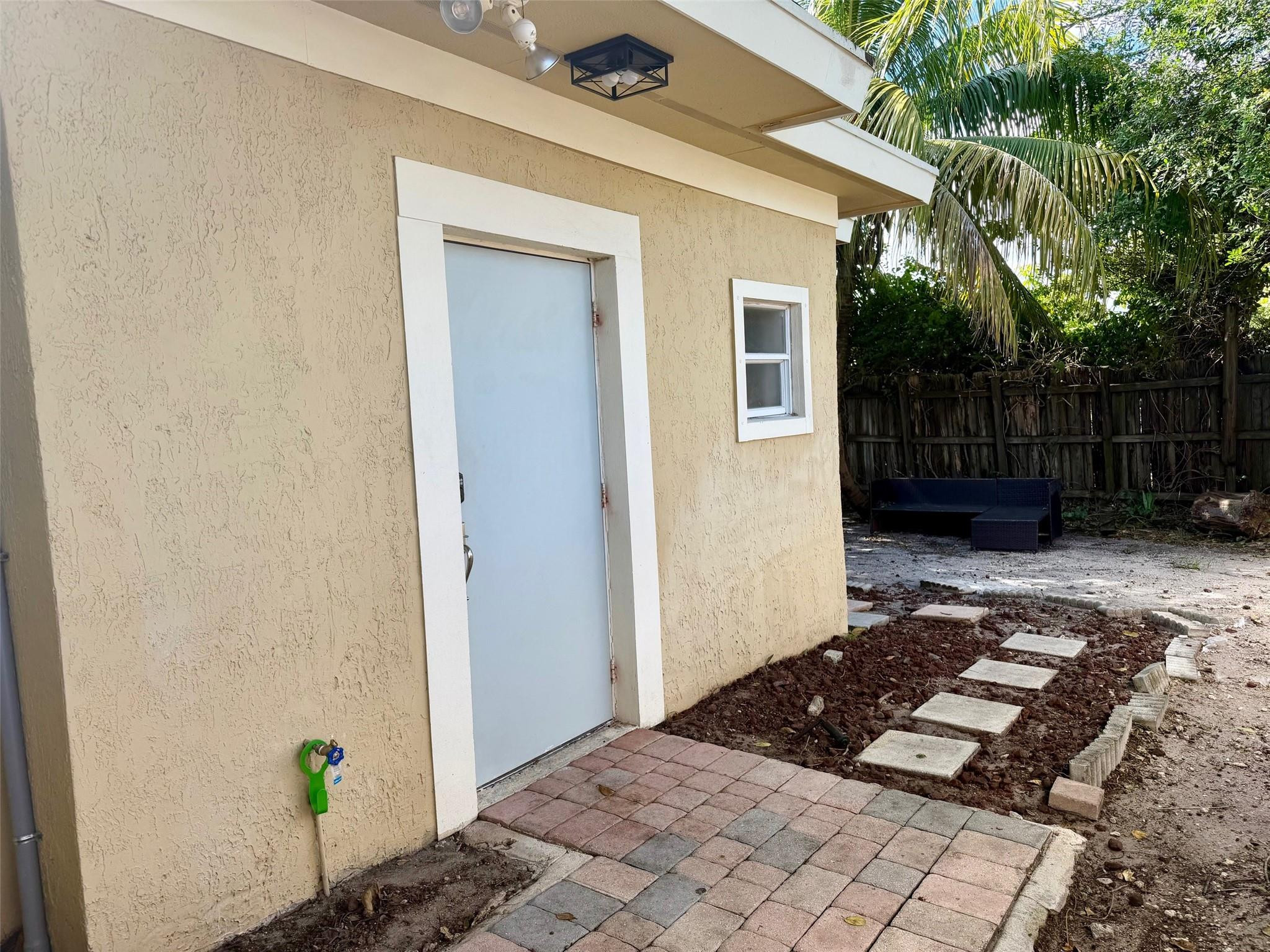1217 NW 7th Ave 2