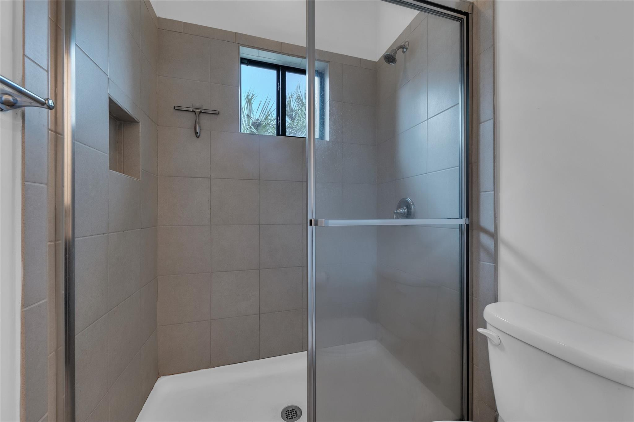 4234 N Dixie Highway 122