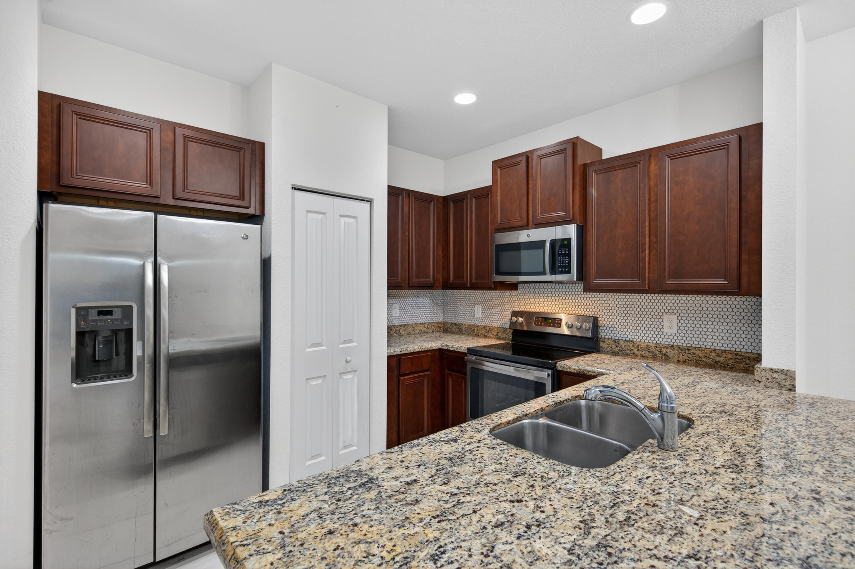 4234 N Dixie Highway 122