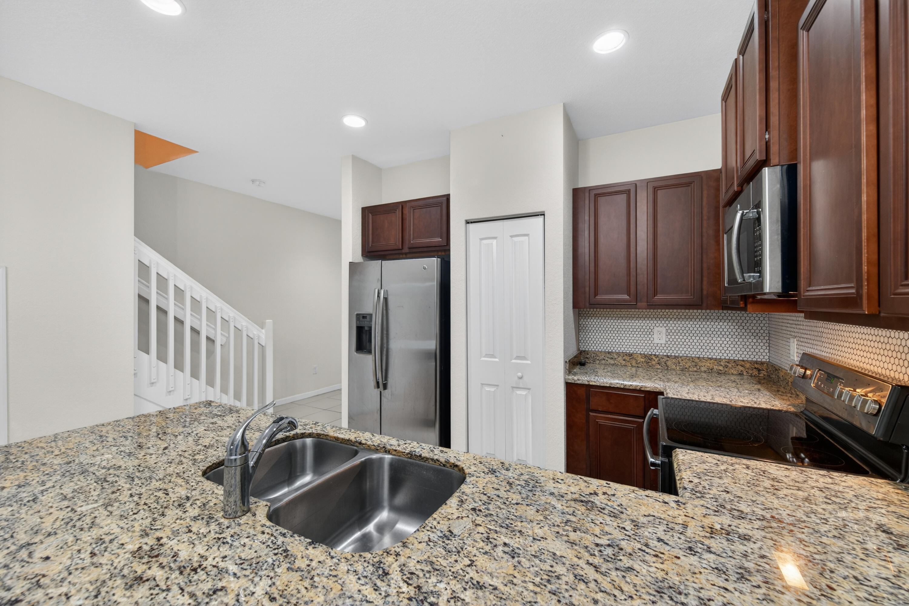 4234 N Dixie Highway 122