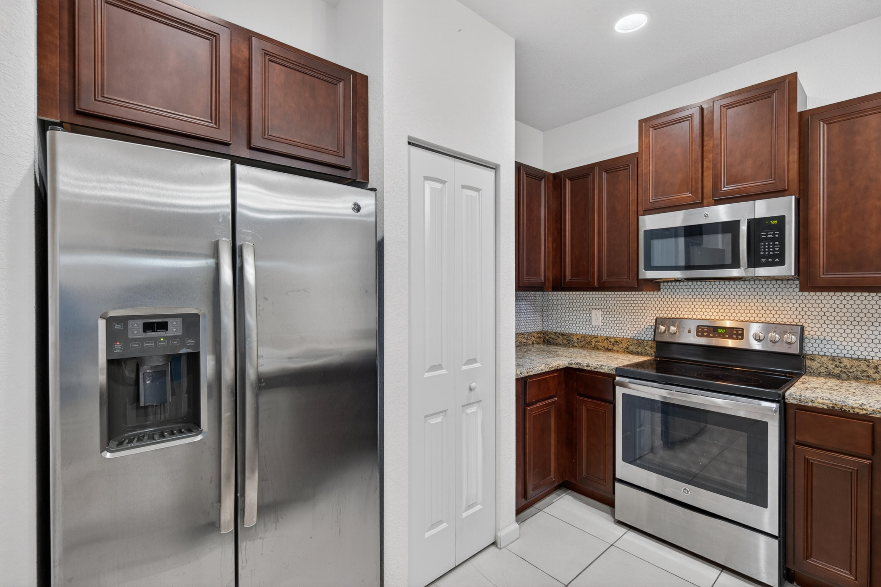 4234 N Dixie Highway 122
