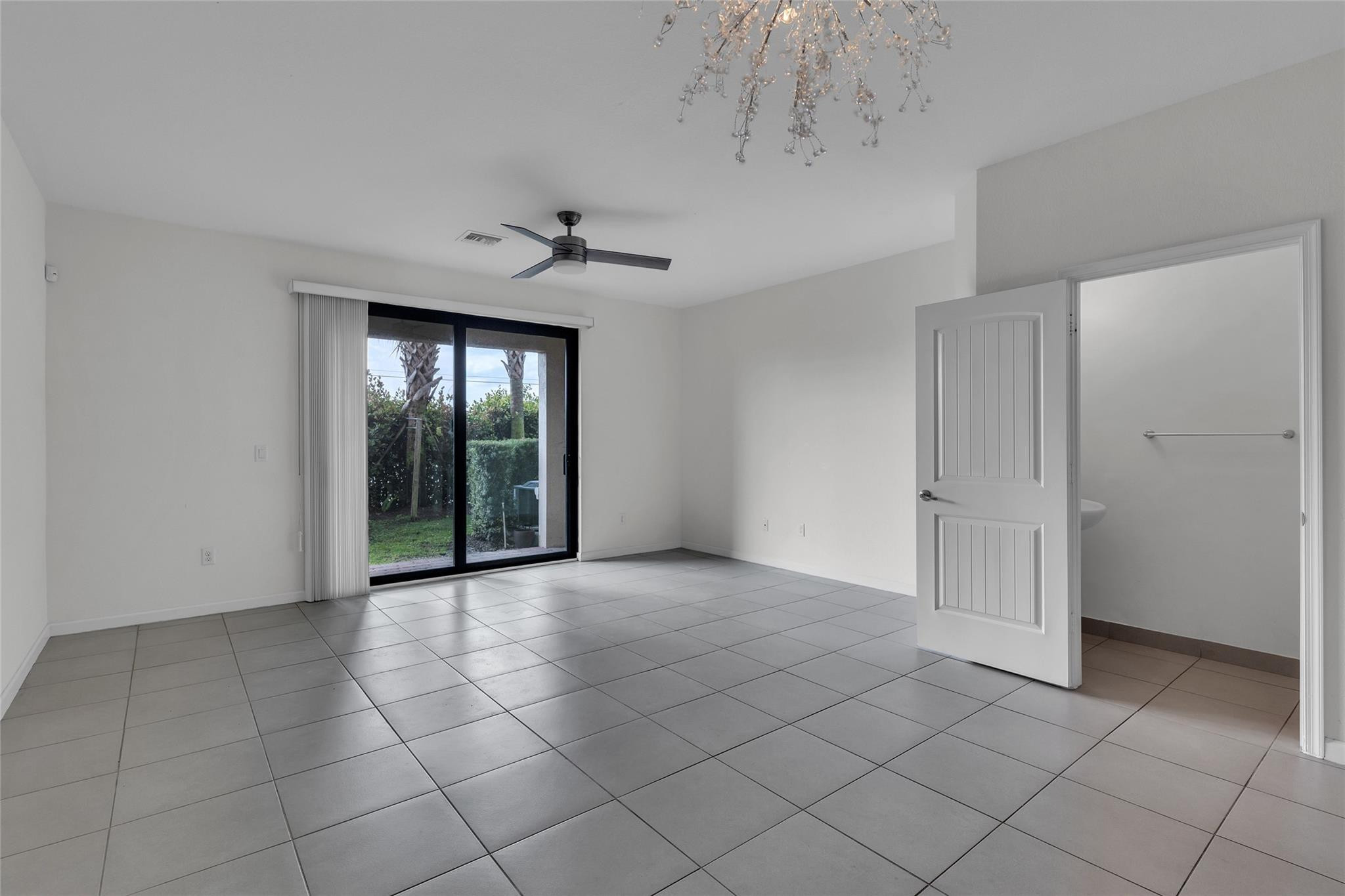 4234 N Dixie Highway 122