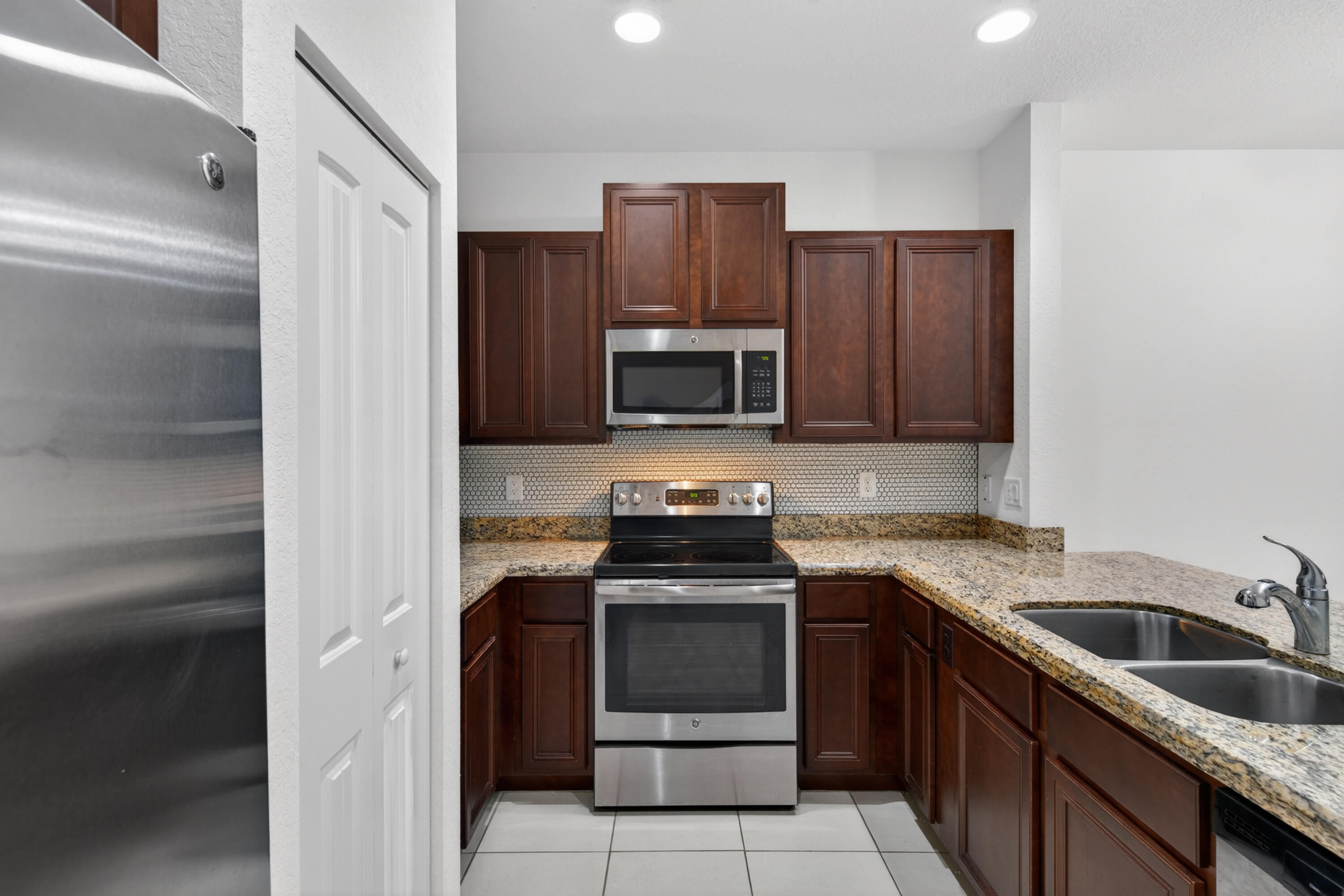 4234 N Dixie Highway 122