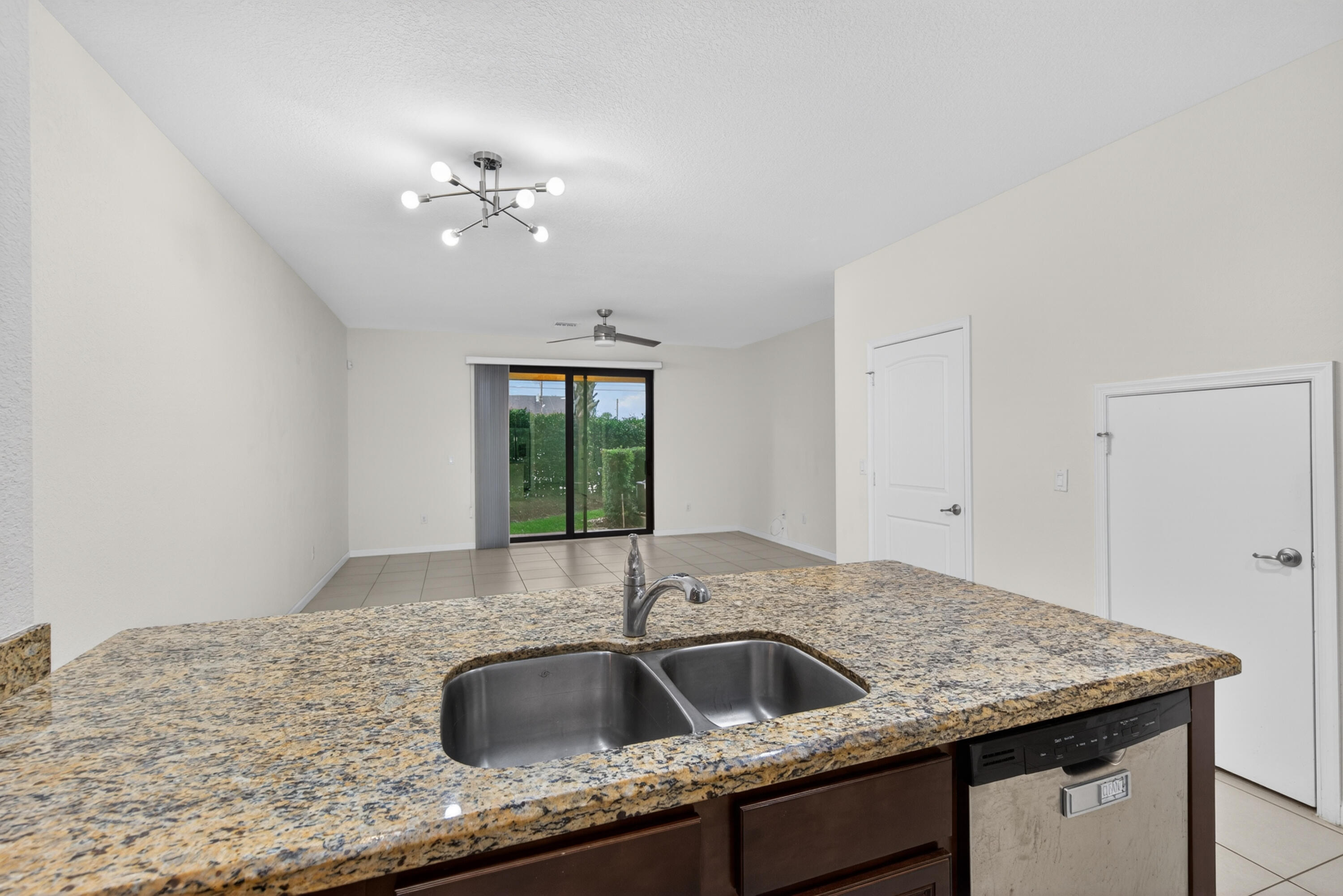 4234 N Dixie Highway 122