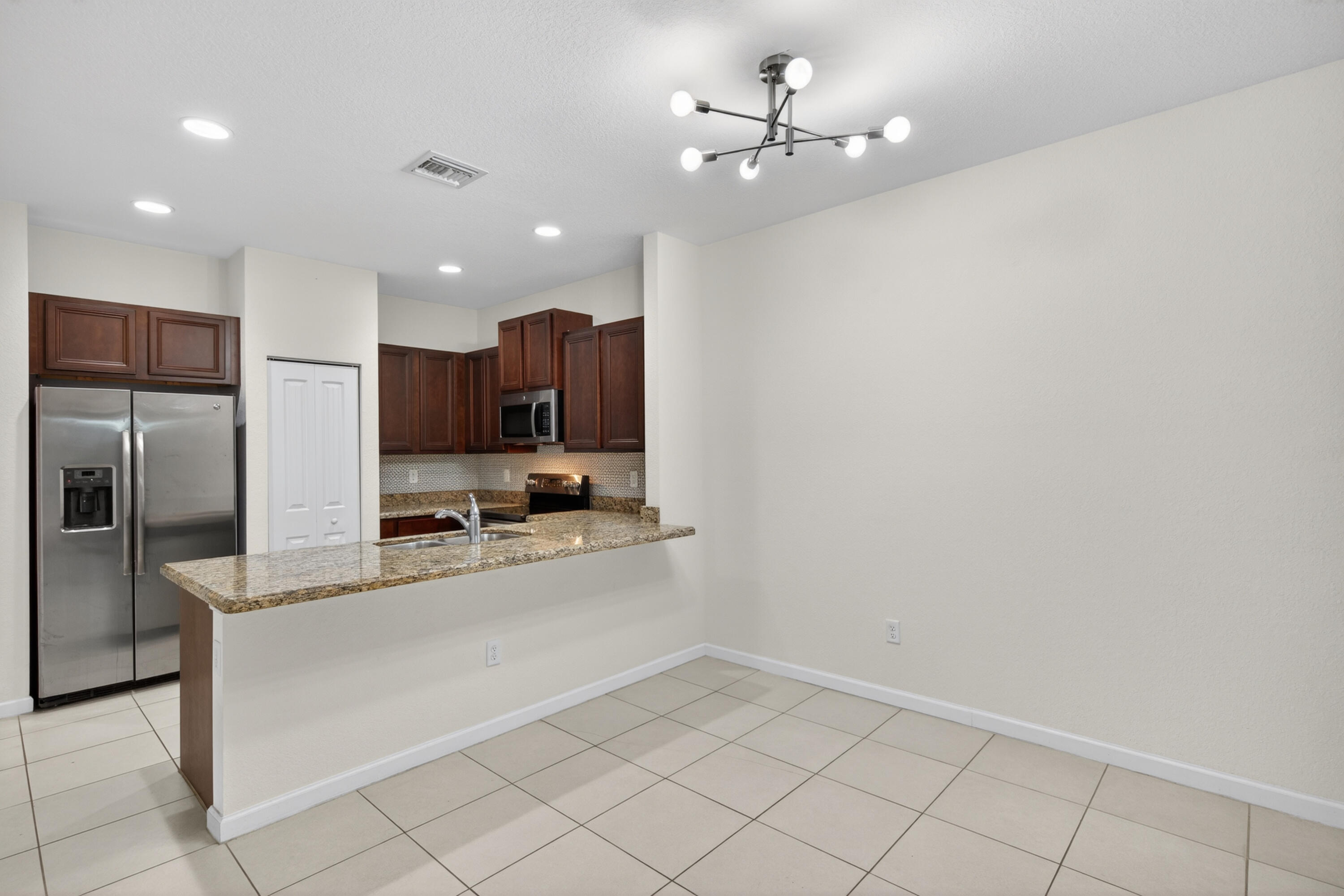 4234 N Dixie Highway 122