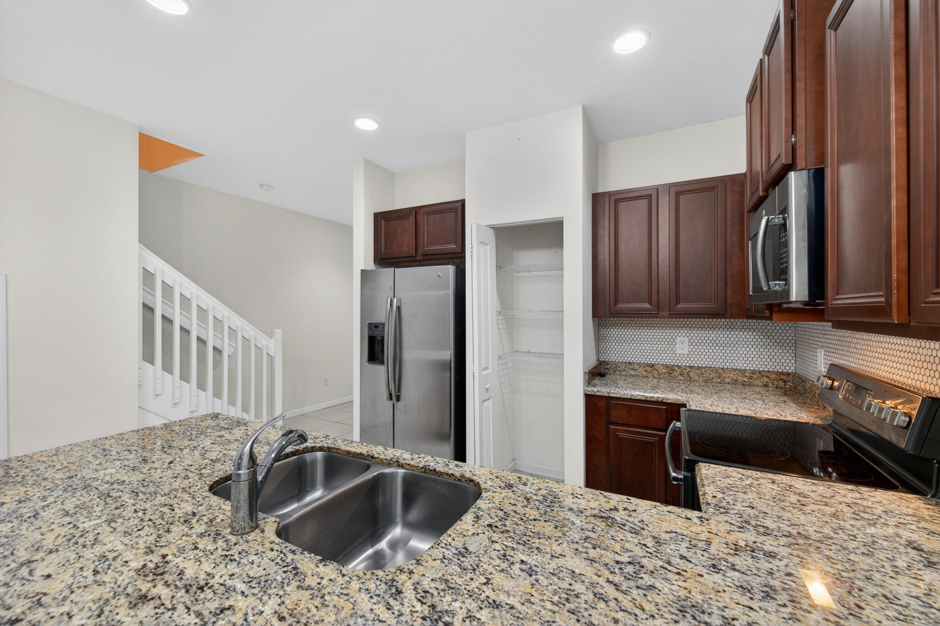 4234 N Dixie Highway 122
