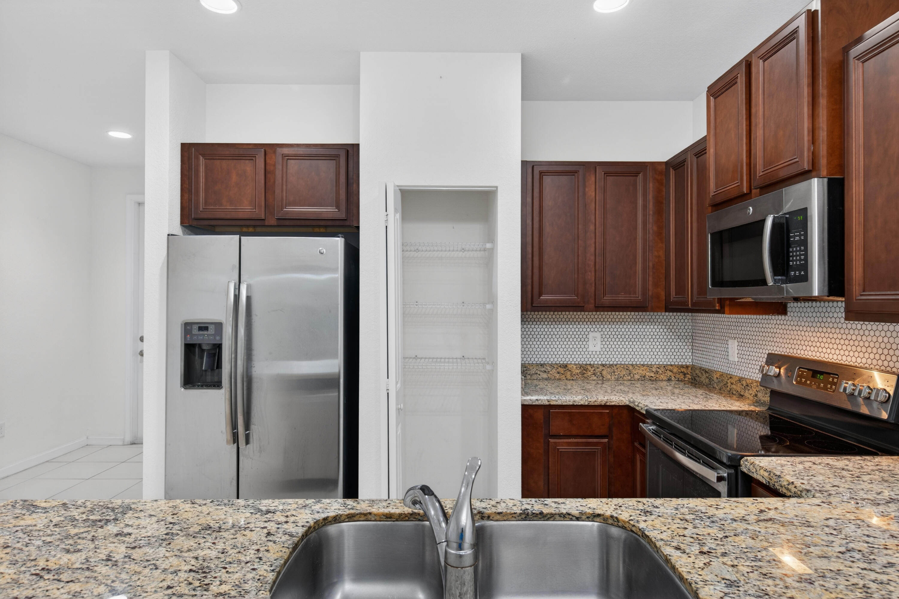 4234 N Dixie Highway 122