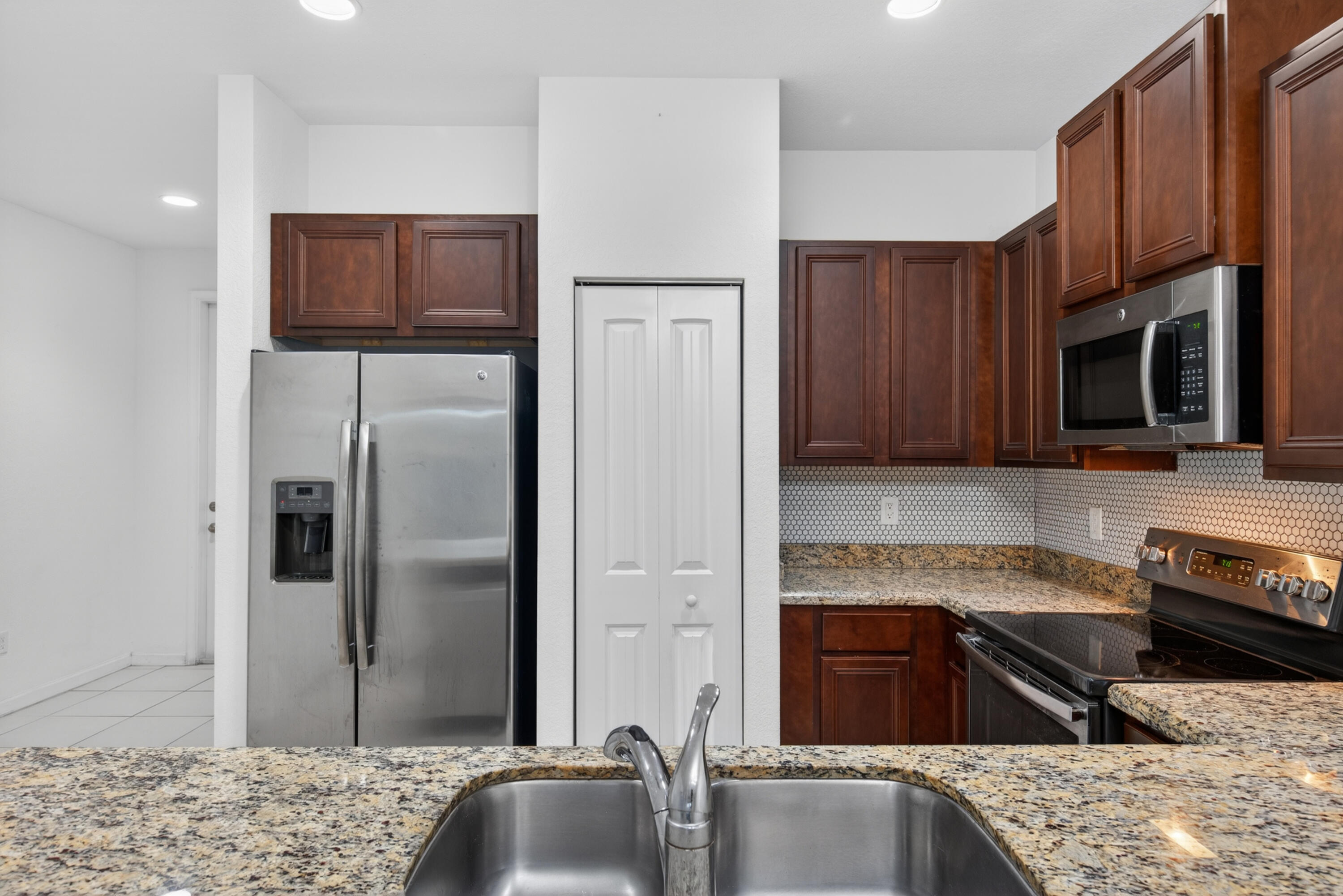 4234 N Dixie Highway 122