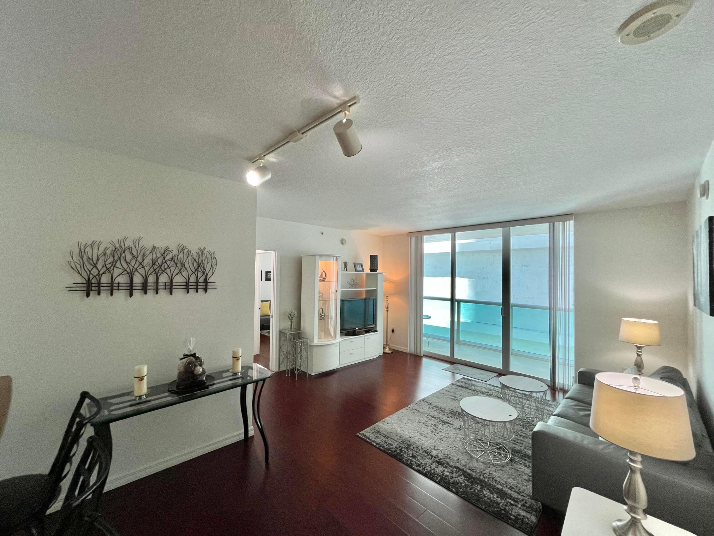 347 N New River Dr Drive 605