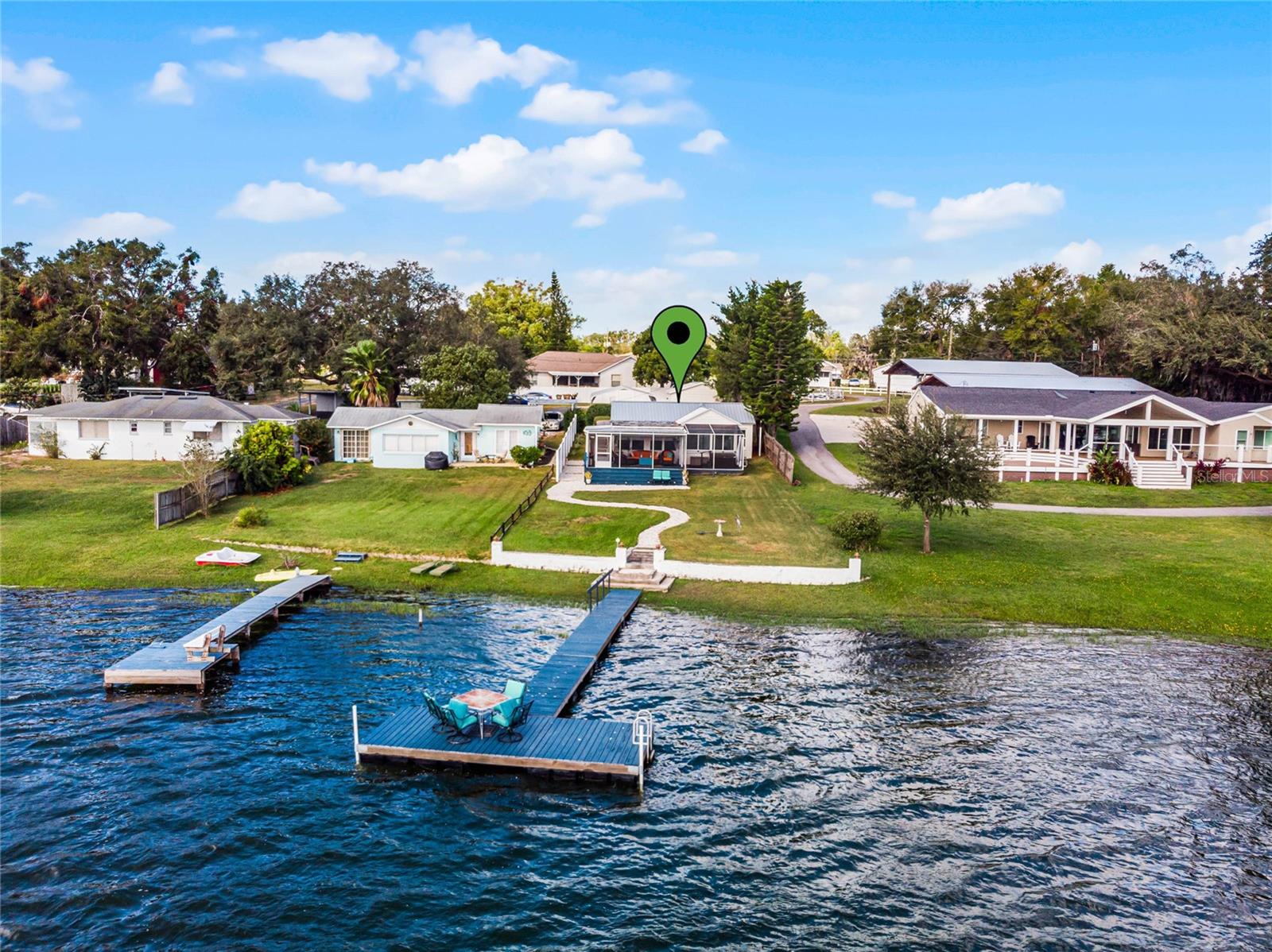 325 LAKEFRONT CT