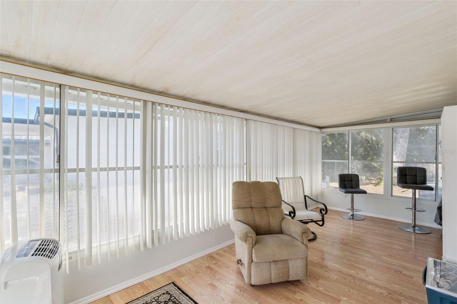 221 PINEWOOD DR
