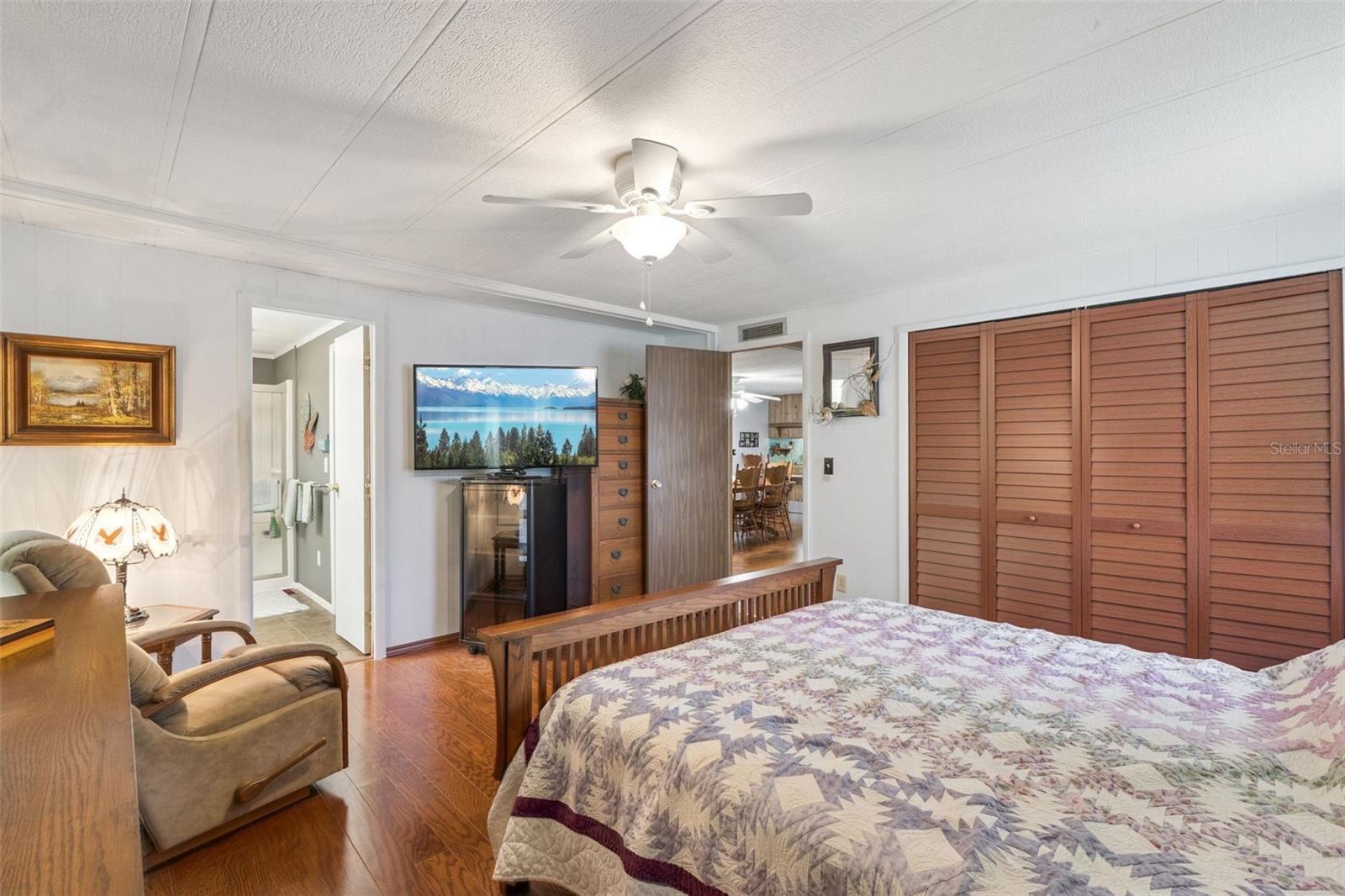 221 PINEWOOD DR