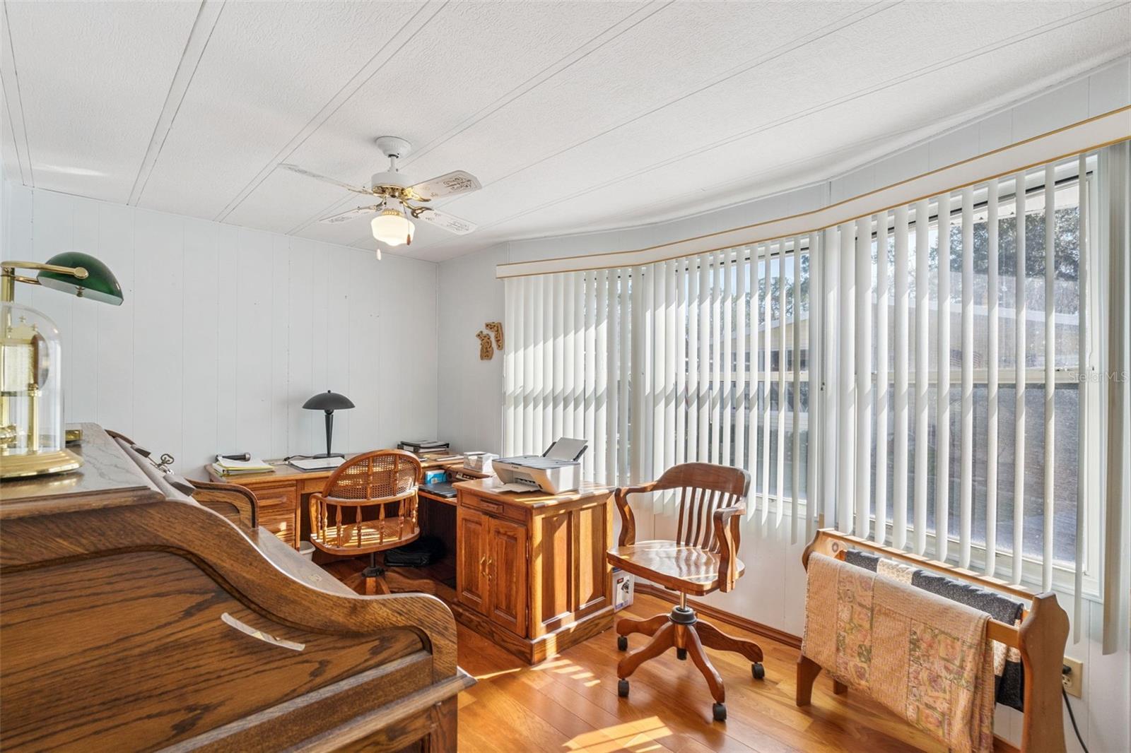 221 PINEWOOD DR